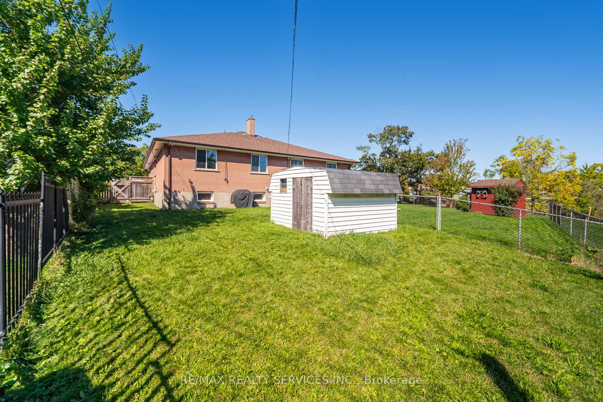 Photo 28 of 61 Avondale Boulevard, Brampton, Avondale — HOMEH