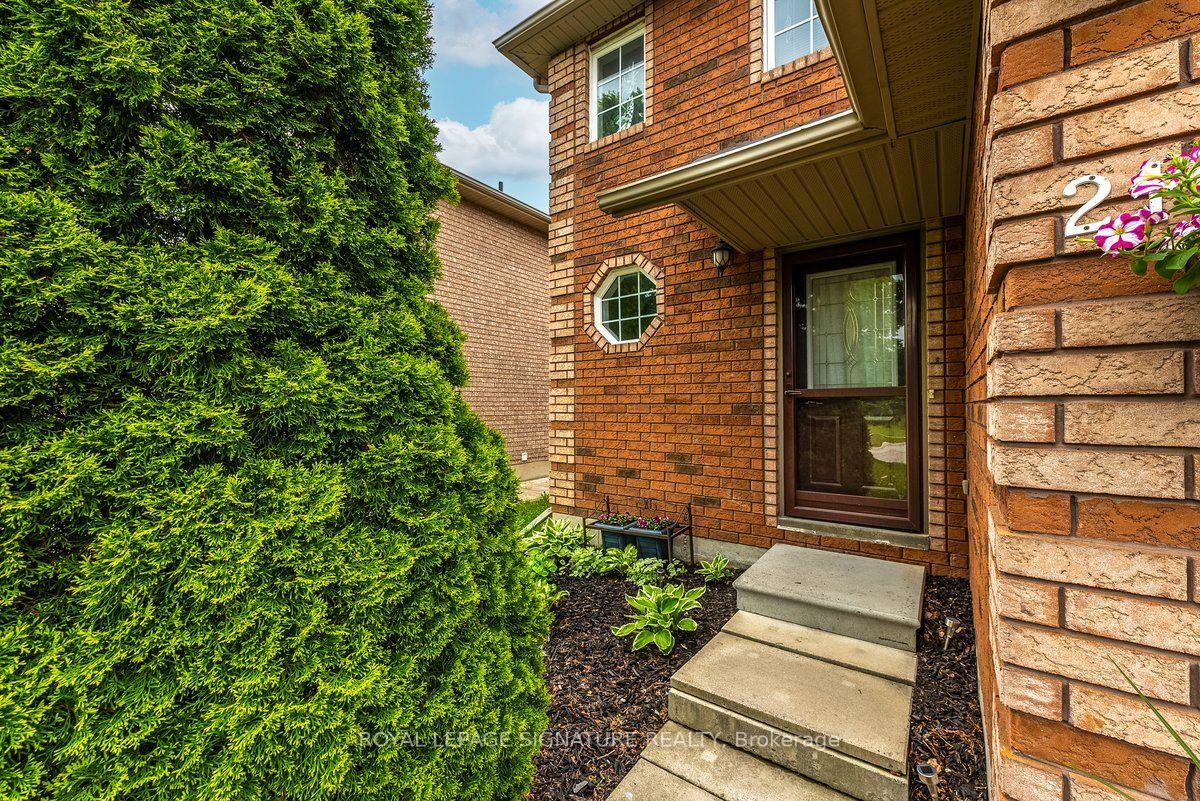 Photo 4 of 215 Turnbridge Road, Barrie, Georgian Drive — HOMEH