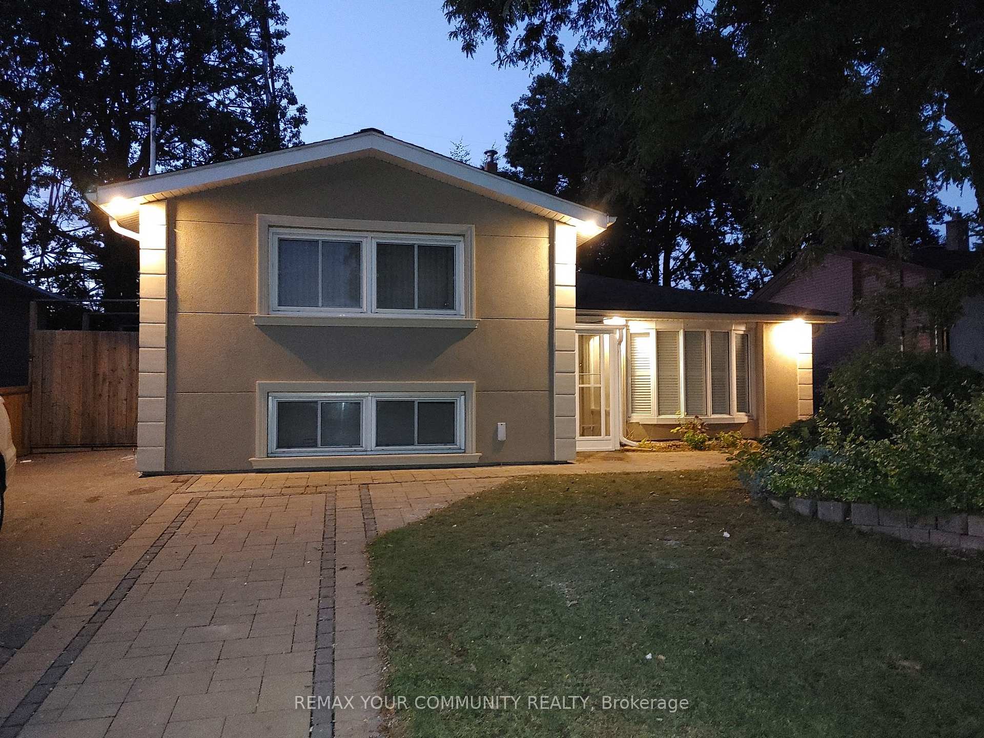 Photo 2 of 56 Willesden Road, North York, Hillcrest Village — HOMEH