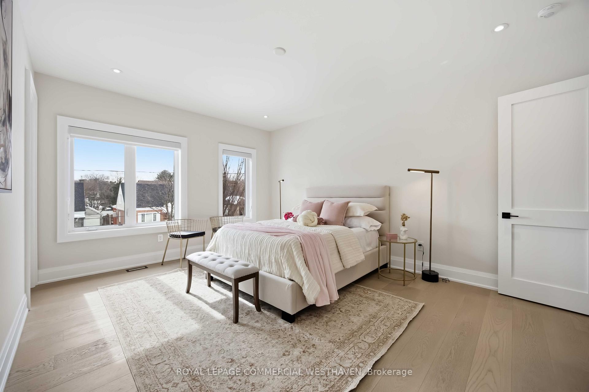 Photo 16 of 98 Charleswood Drive, North York, Clanton Park — HOMEH