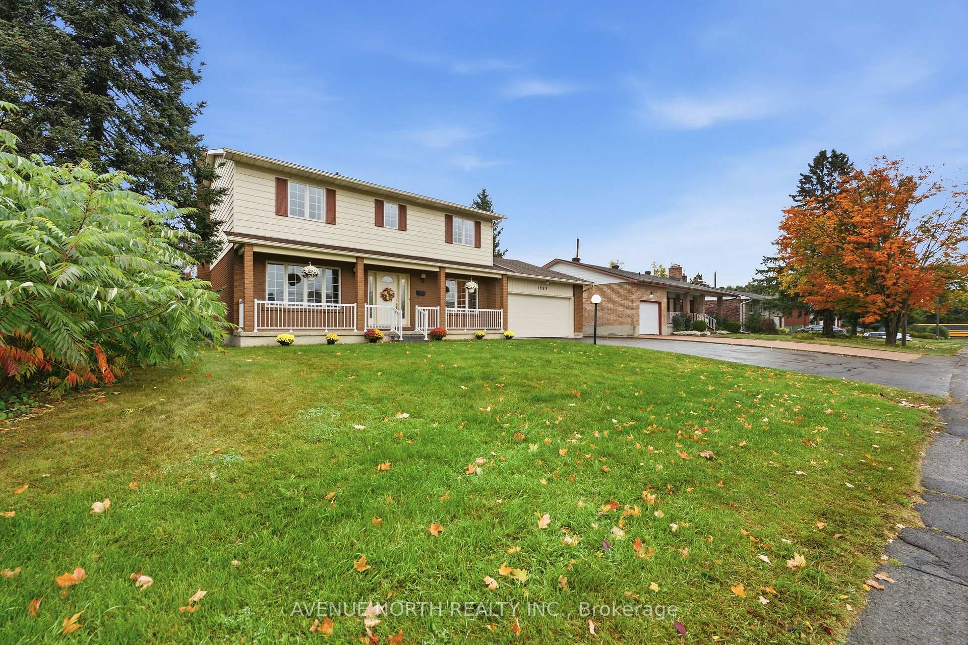 Photo 4 of 1283 Surrey Avenue, Ottawa, Ellwood — HOMEH