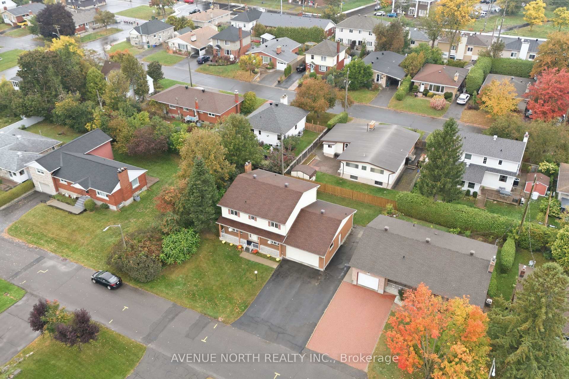Photo 5 of 1283 Surrey Avenue, Ottawa, Ellwood — HOMEH