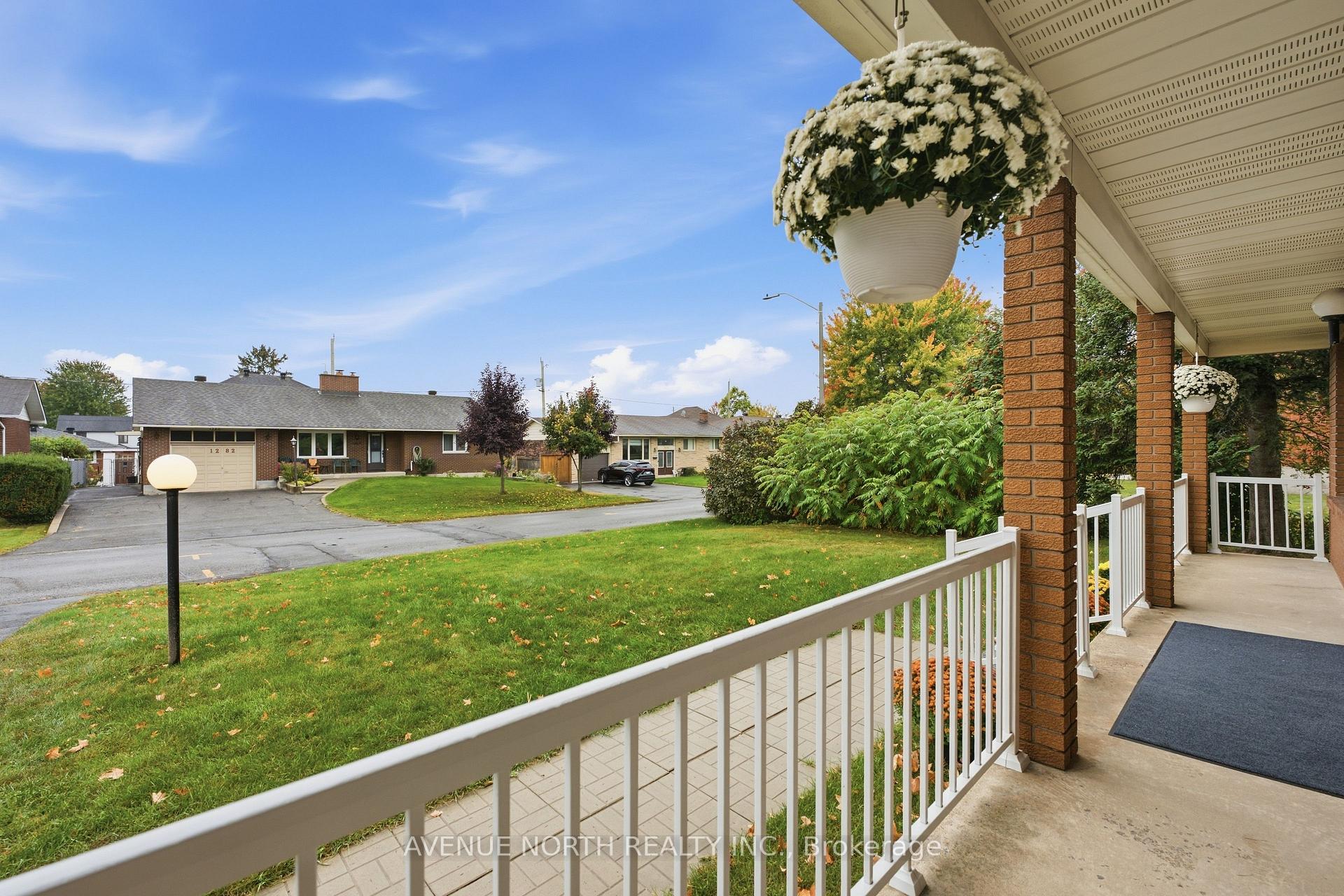 Photo 6 of 1283 Surrey Avenue, Ottawa, Ellwood — HOMEH