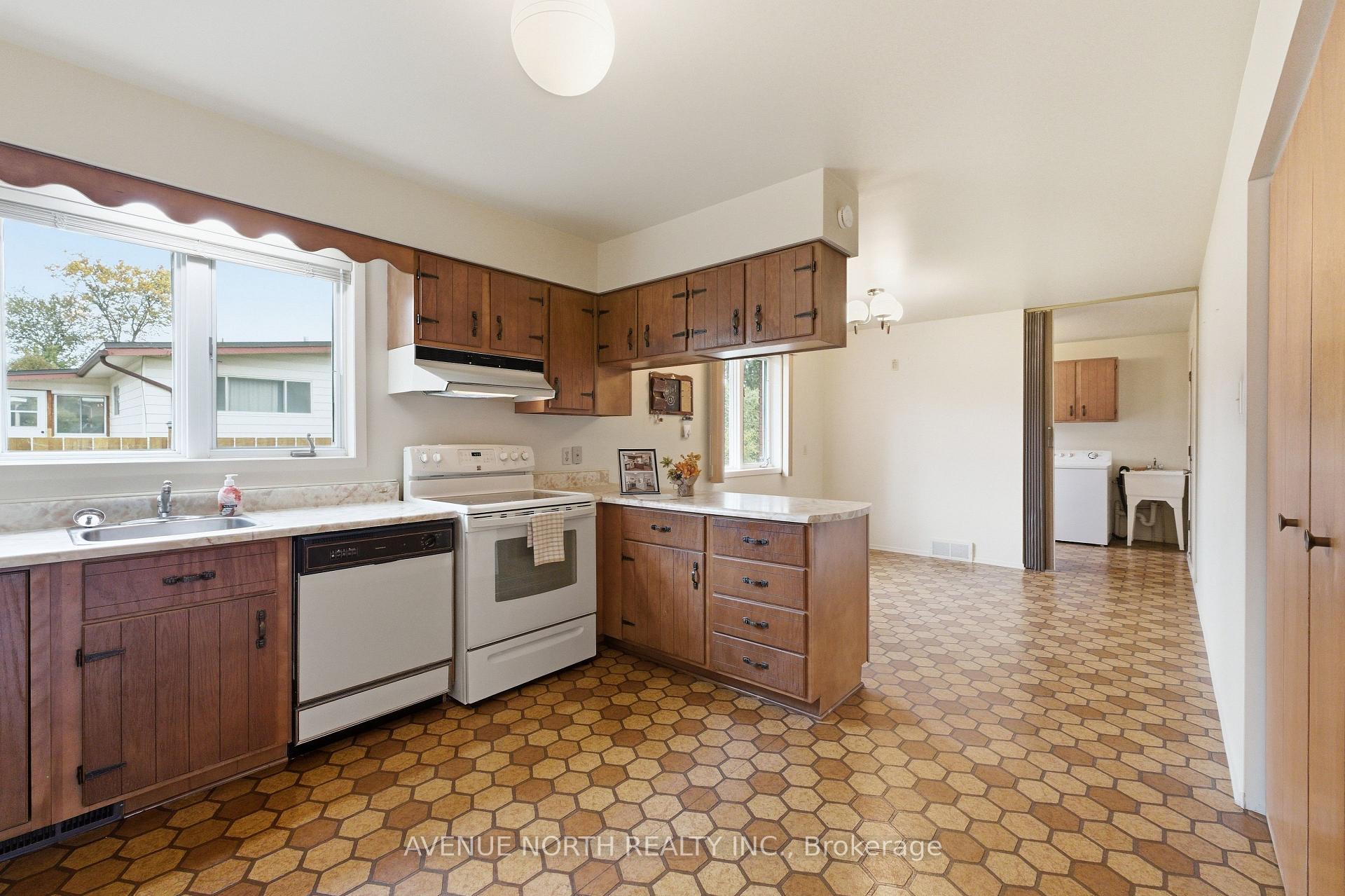 Photo 13 of 1283 Surrey Avenue, Ottawa, Ellwood — HOMEH