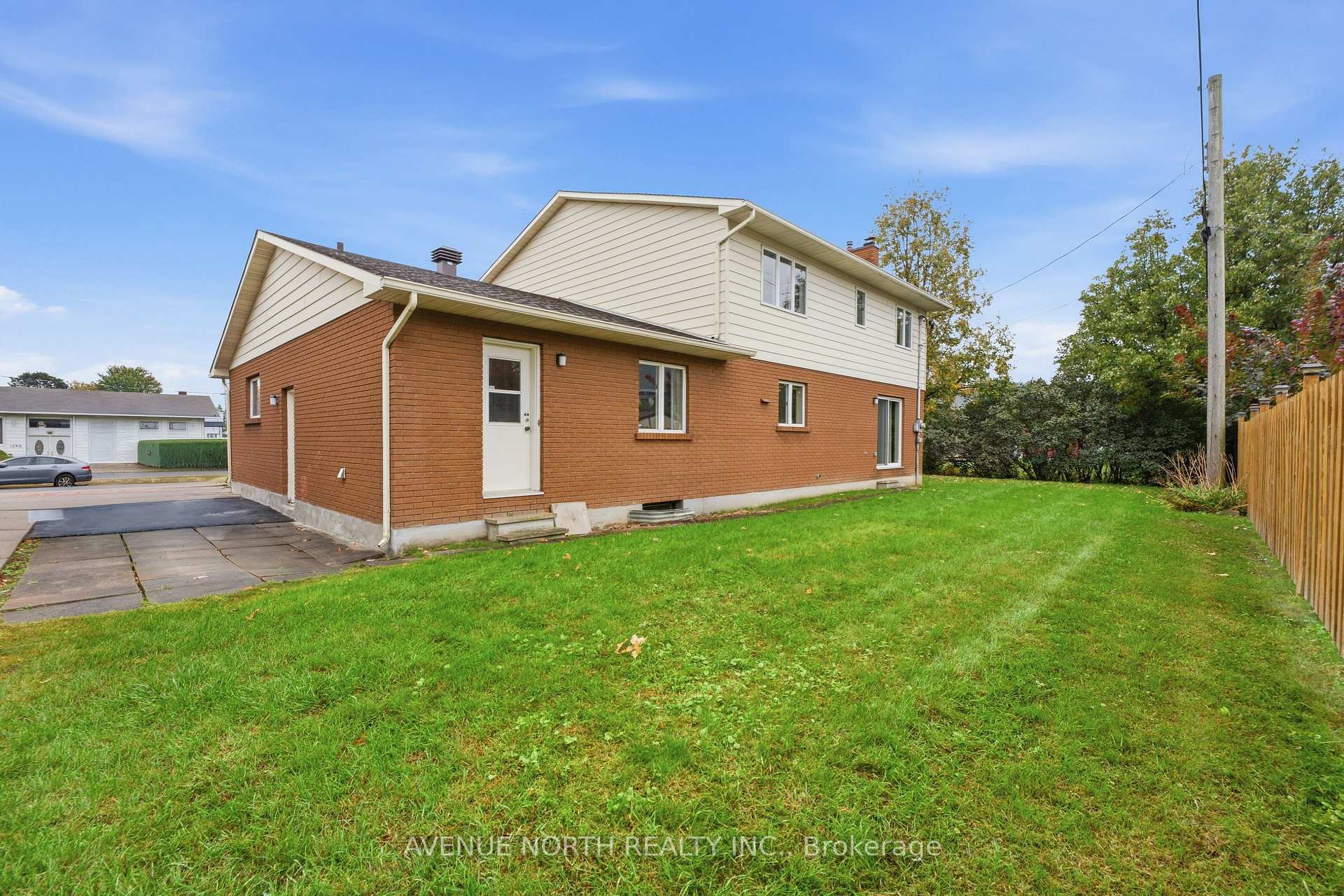 Photo 36 of 1283 Surrey Avenue, Ottawa, Ellwood — HOMEH