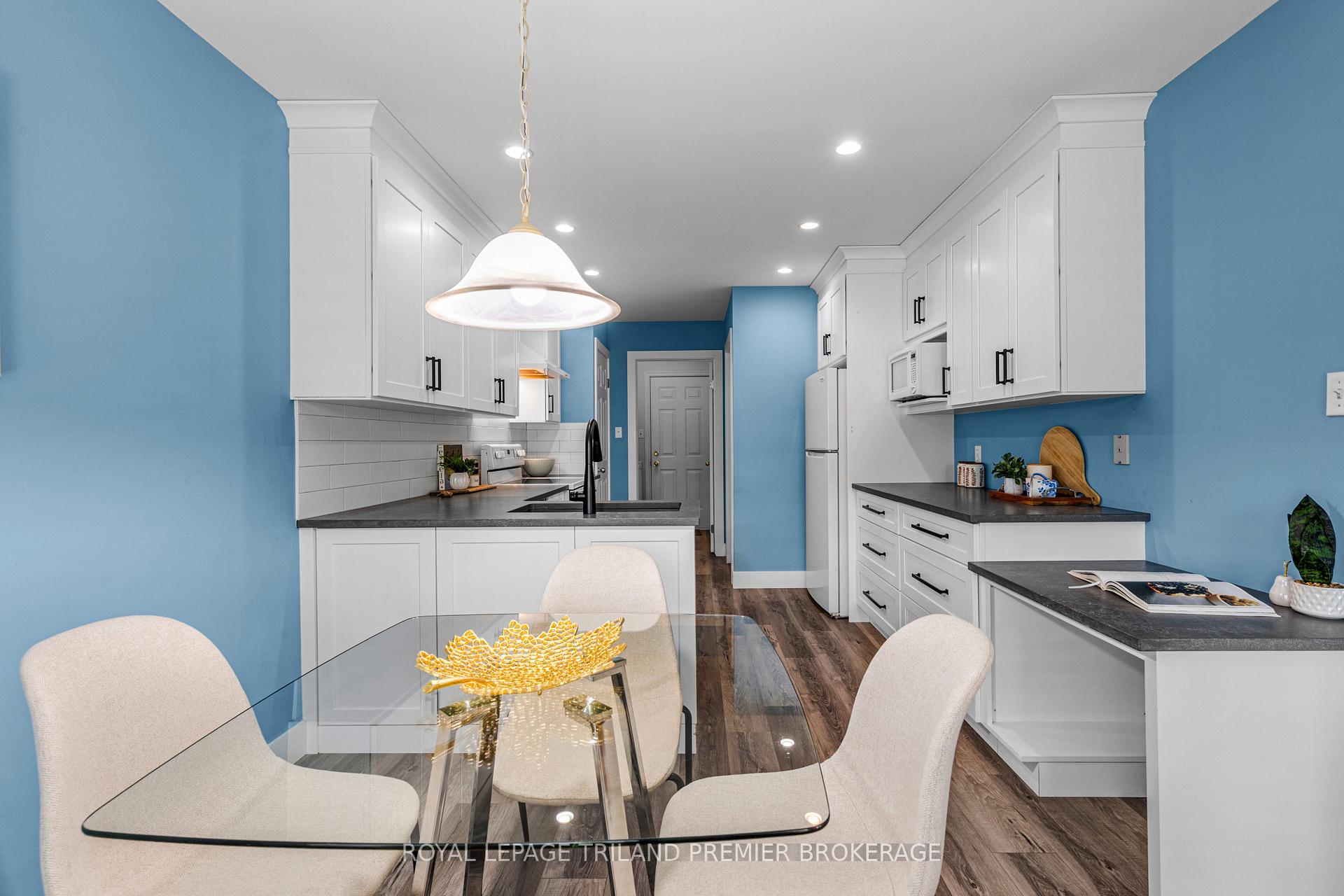 Photo 11 of Unit 7, 1755 Louise Boulevard, London, North R — HOMEH