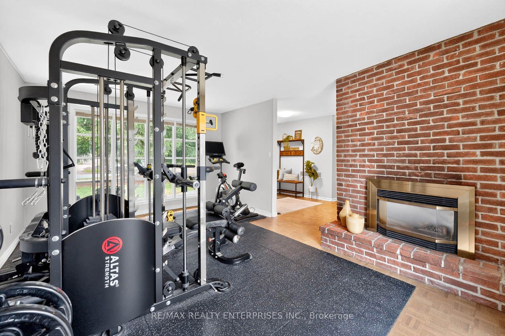 Photo 13 of 829 Terlin Boulevard, Mississauga, Lorne Park — HOMEH
