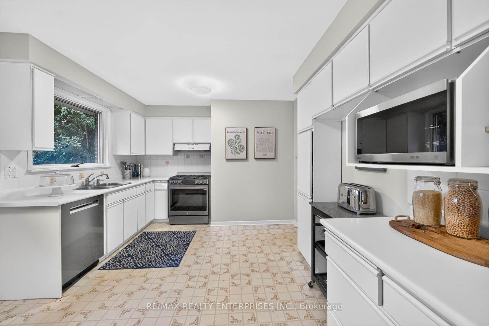 Photo 15 of 829 Terlin Boulevard, Mississauga, Lorne Park — HOMEH