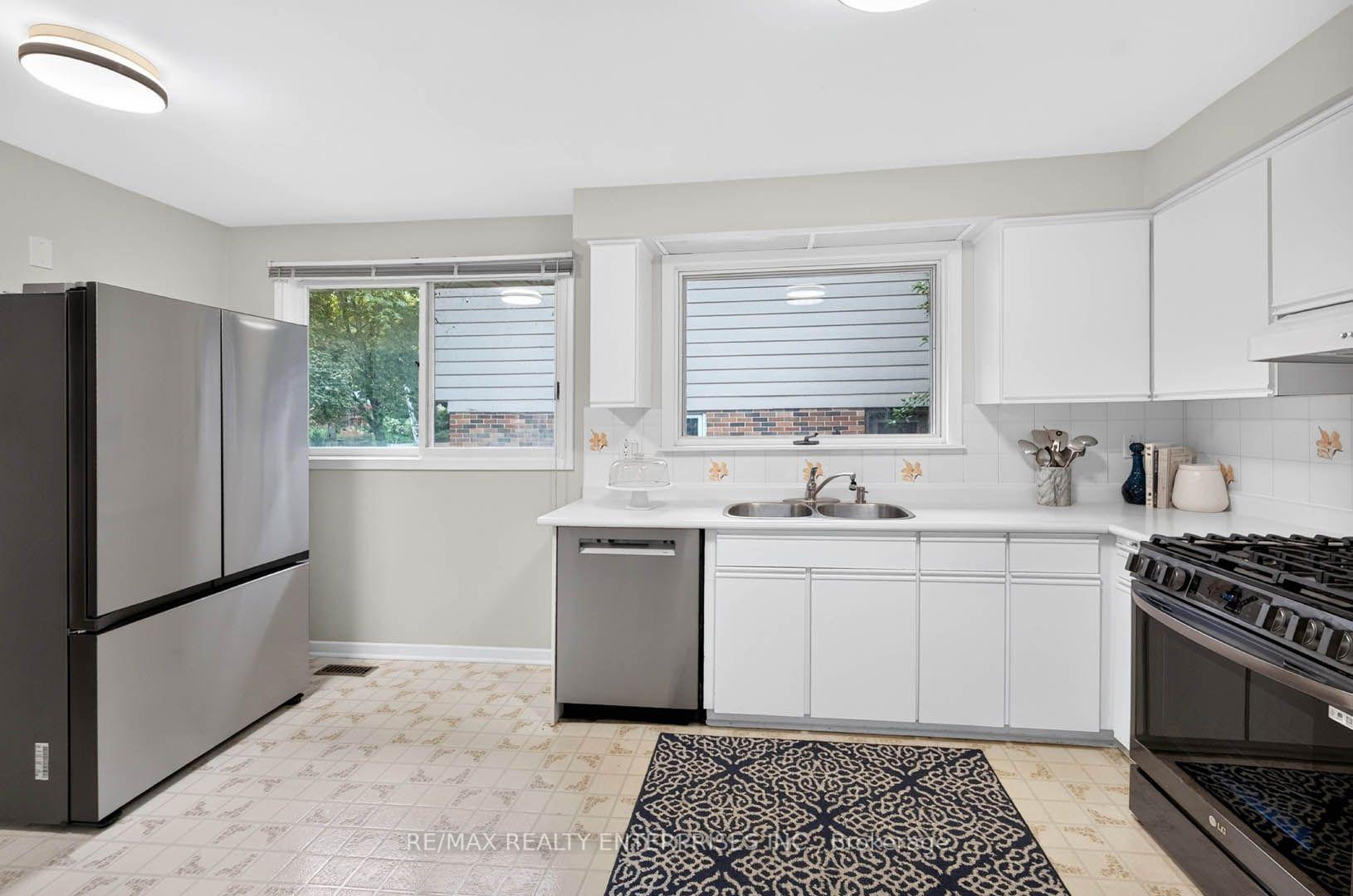 Photo 16 of 829 Terlin Boulevard, Mississauga, Lorne Park — HOMEH