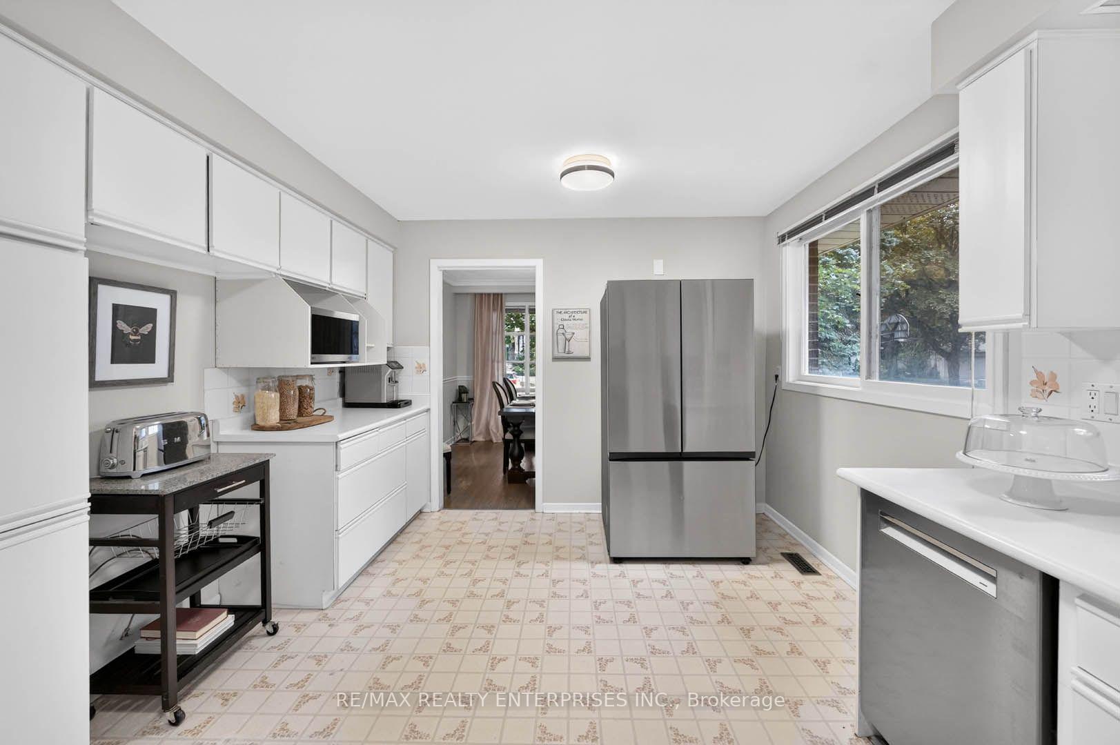 Photo 17 of 829 Terlin Boulevard, Mississauga, Lorne Park — HOMEH