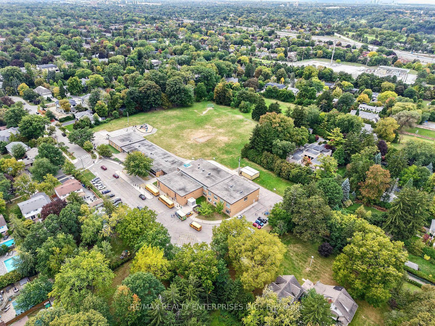 Photo 41 of 829 Terlin Boulevard, Mississauga, Lorne Park — HOMEH