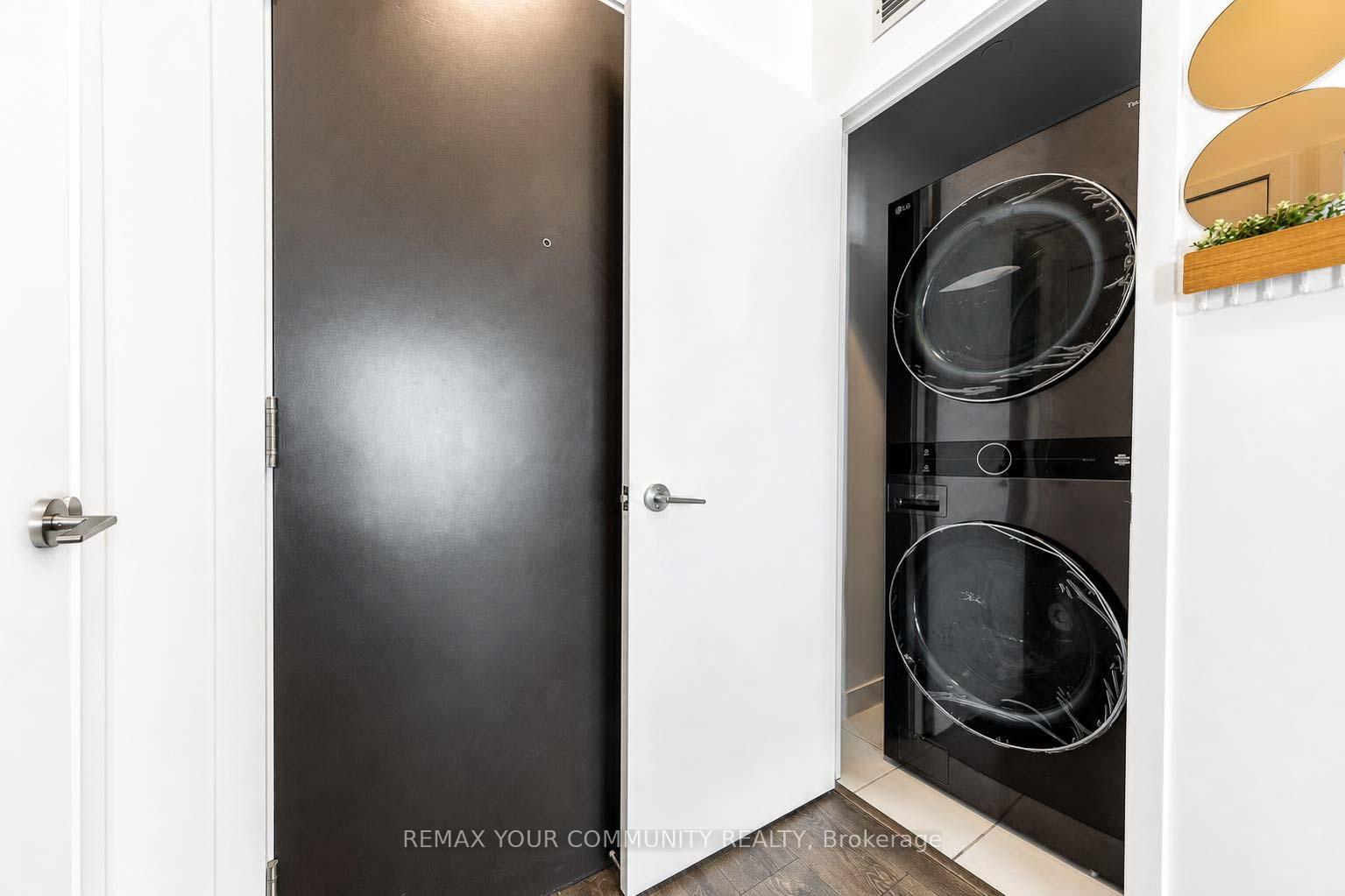 Photo 2 of Unit 917, 60 Honeycrisp Crescent, Vaughan, Vaughan Corporate Centre — HOMEH