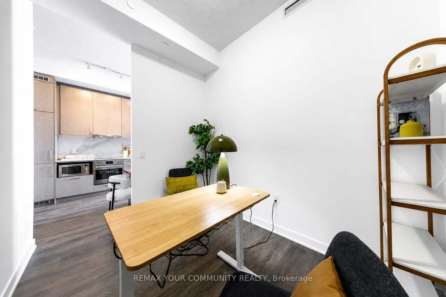 Photo 3 of Unit 917, 60 Honeycrisp Crescent, Vaughan, Vaughan Corporate Centre — HOMEH