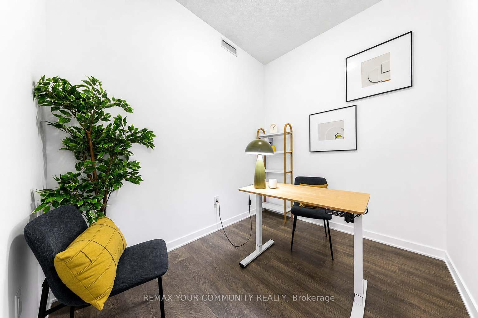 Photo 4 of Unit 917, 60 Honeycrisp Crescent, Vaughan, Vaughan Corporate Centre — HOMEH