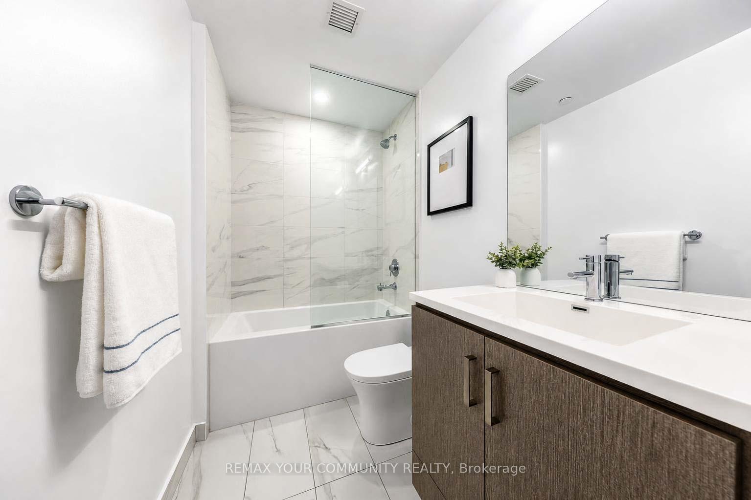 Photo 6 of Unit 917, 60 Honeycrisp Crescent, Vaughan, Vaughan Corporate Centre — HOMEH