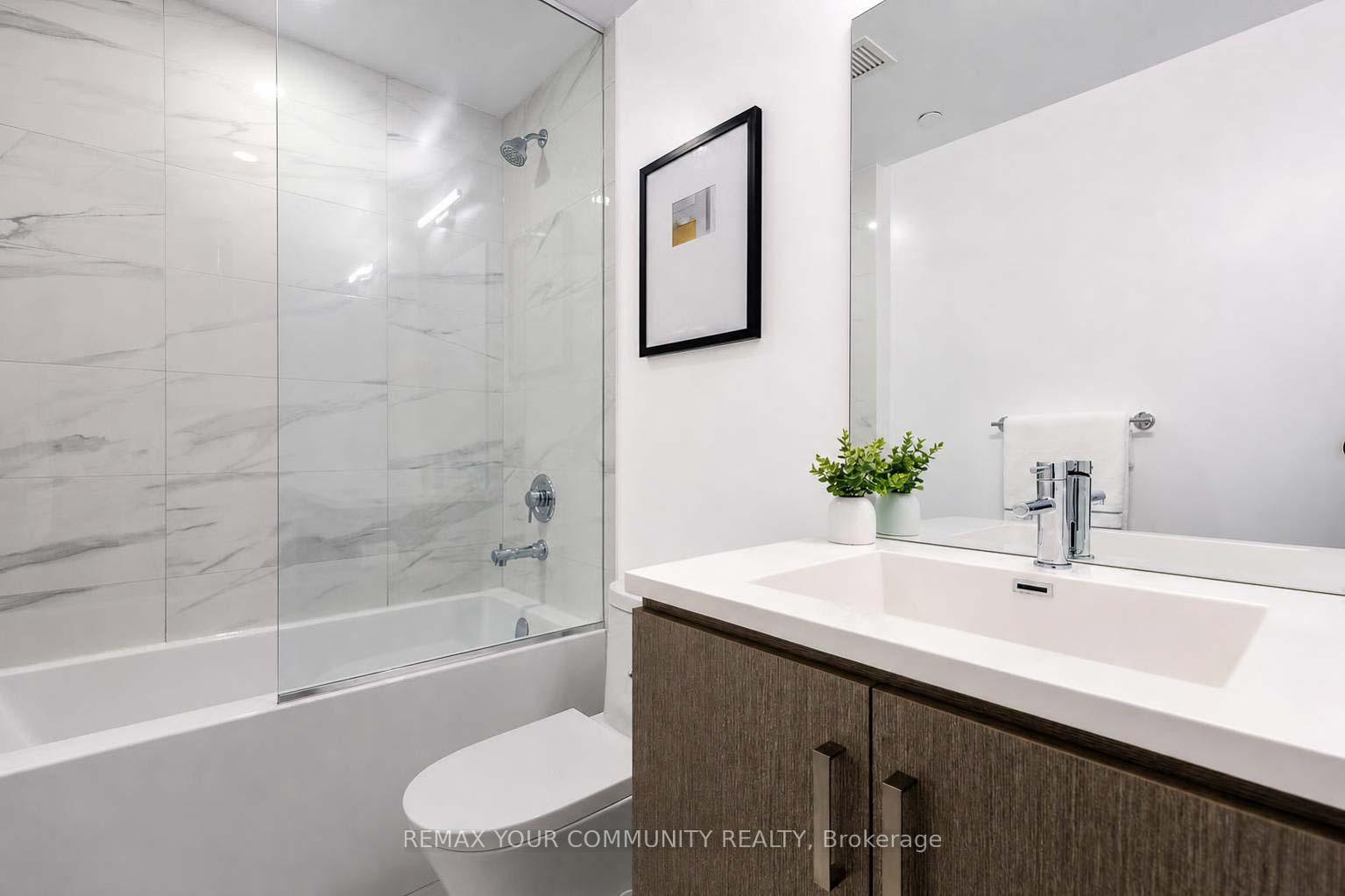 Photo 7 of Unit 917, 60 Honeycrisp Crescent, Vaughan, Vaughan Corporate Centre — HOMEH