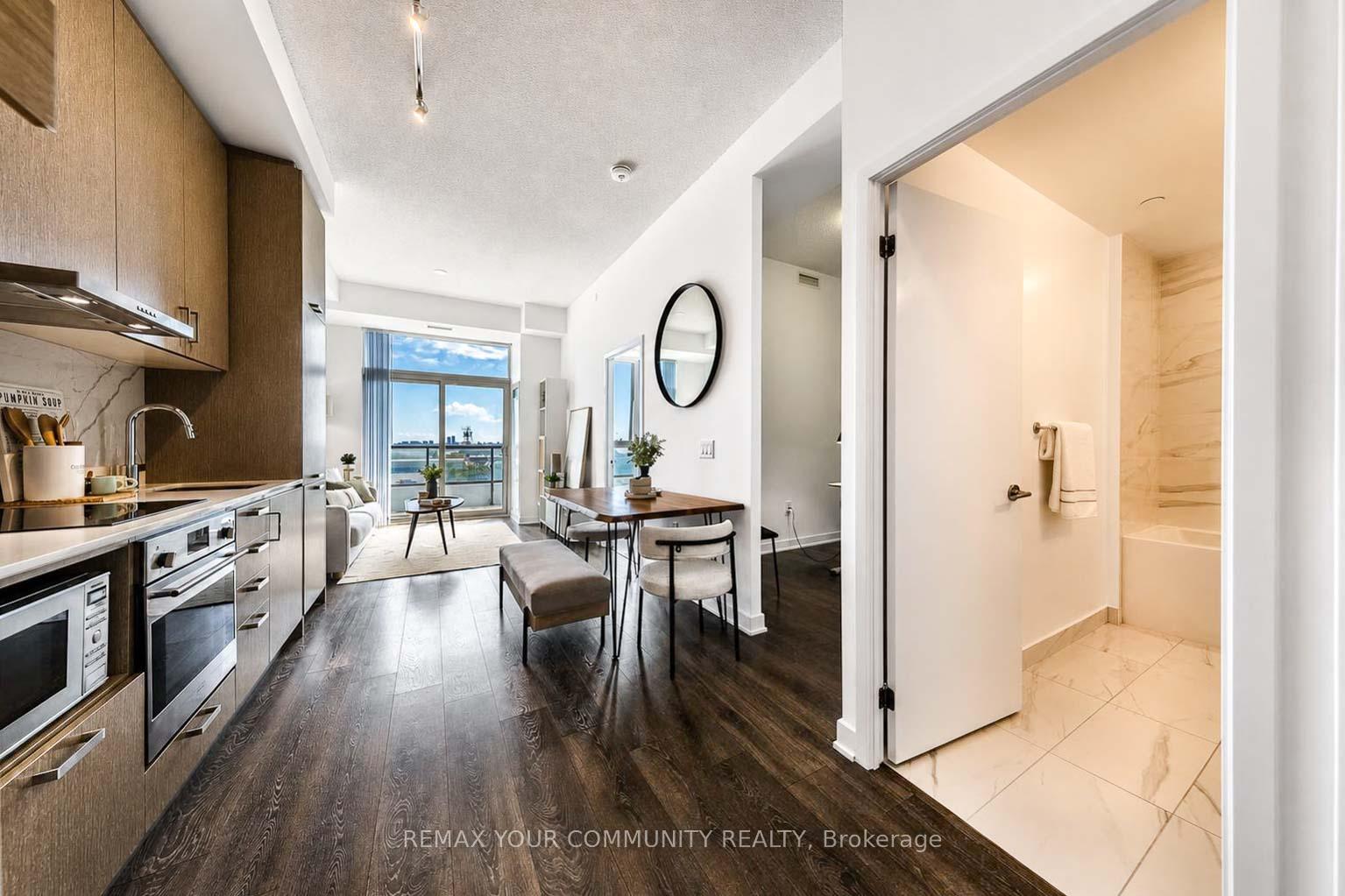 Photo 8 of Unit 917, 60 Honeycrisp Crescent, Vaughan, Vaughan Corporate Centre — HOMEH