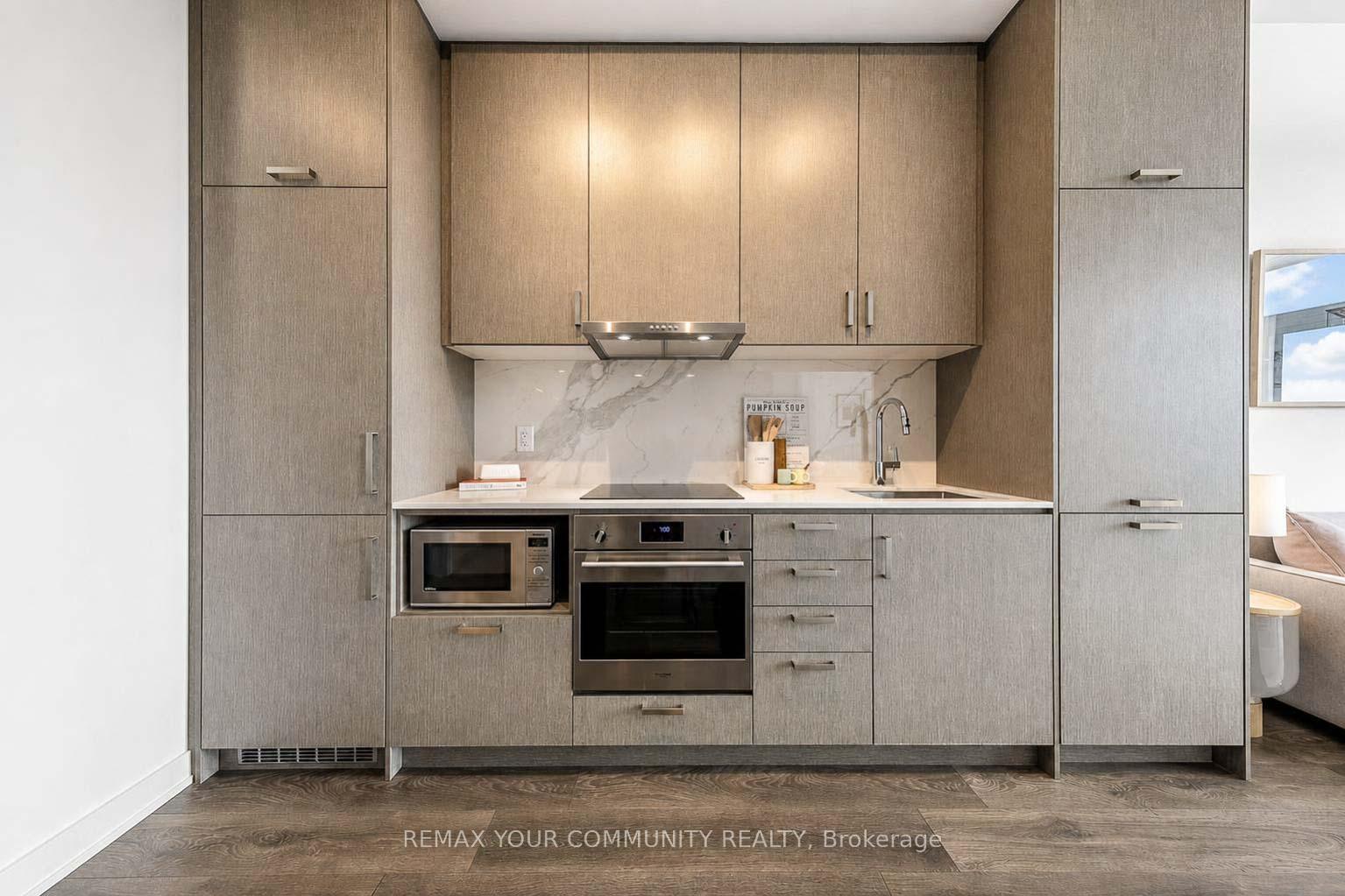 Photo 11 of Unit 917, 60 Honeycrisp Crescent, Vaughan, Vaughan Corporate Centre — HOMEH