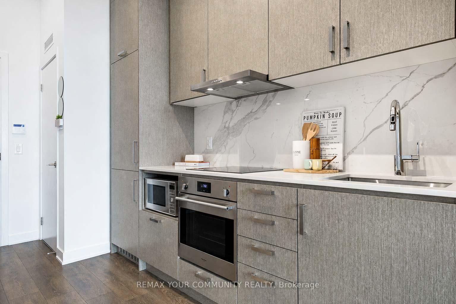 Photo 13 of Unit 917, 60 Honeycrisp Crescent, Vaughan, Vaughan Corporate Centre — HOMEH