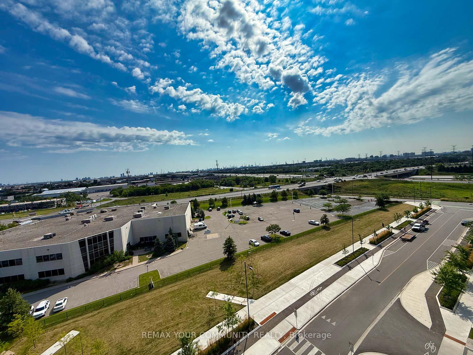 Photo 32 of Unit 917, 60 Honeycrisp Crescent, Vaughan, Vaughan Corporate Centre — HOMEH