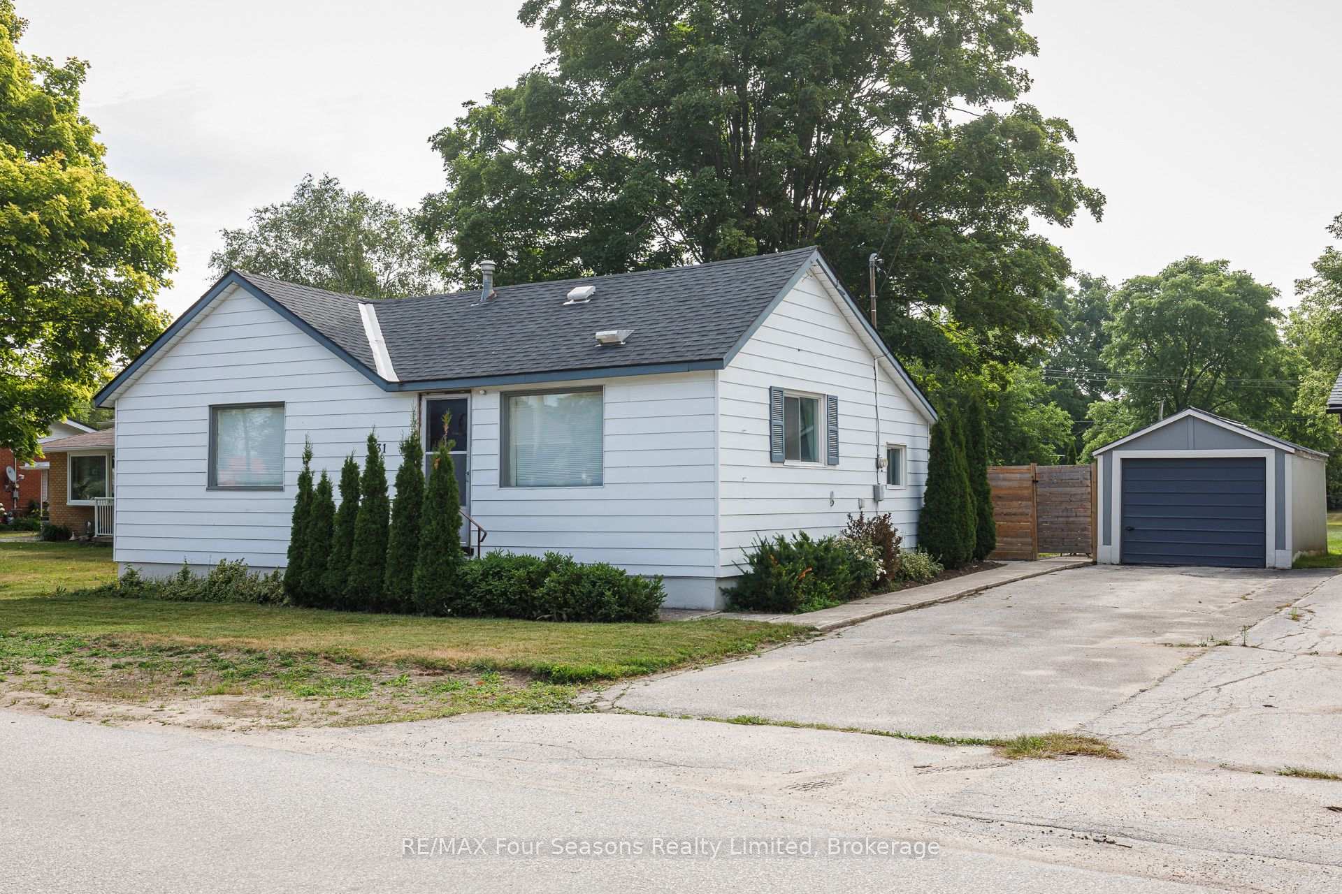 Photo 14 of 231 Superior Street, Clearview, Stayner — HOMEH