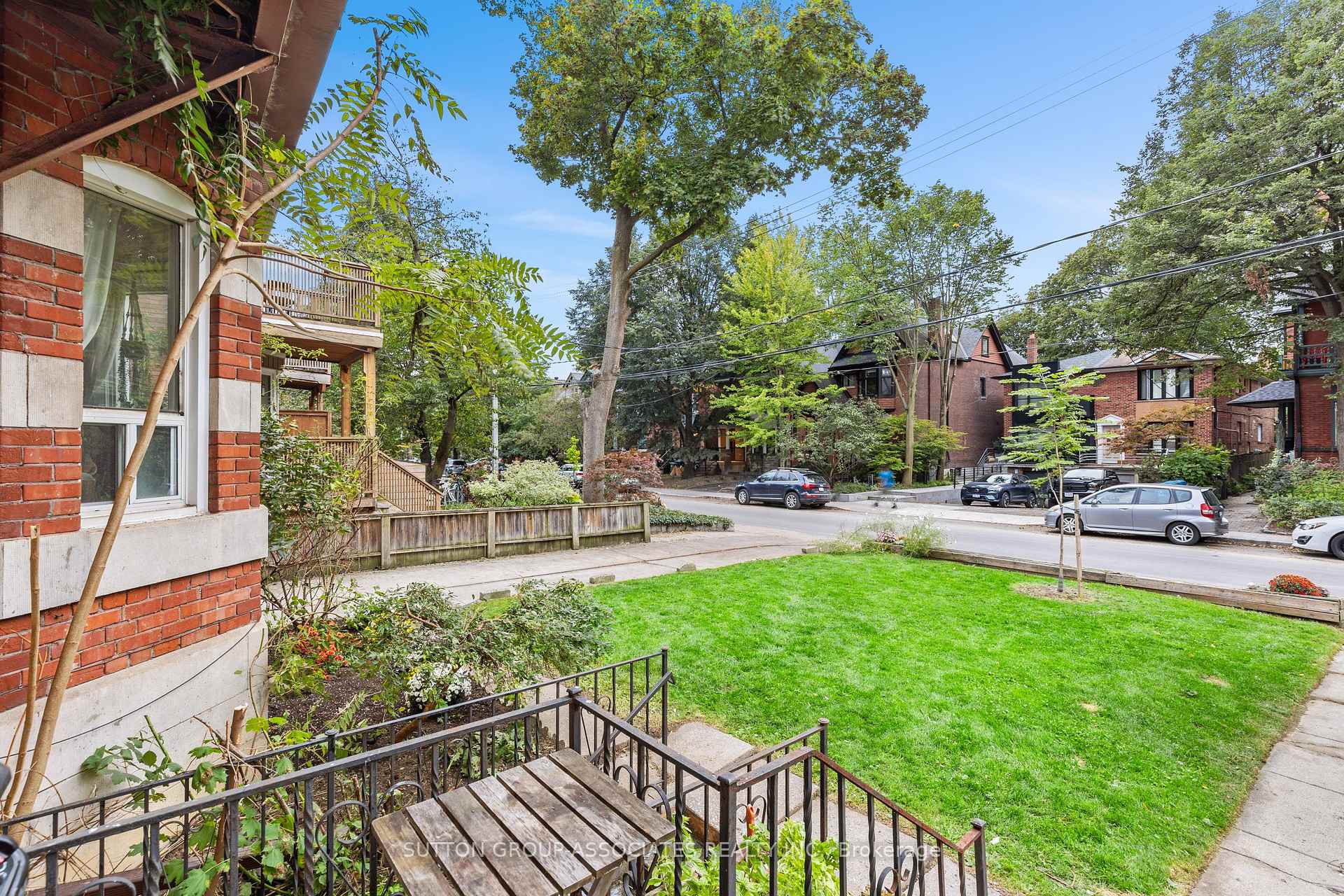 Photo 4 of 415 Brunswick Avenue, Toronto, The Annex — HOMEH