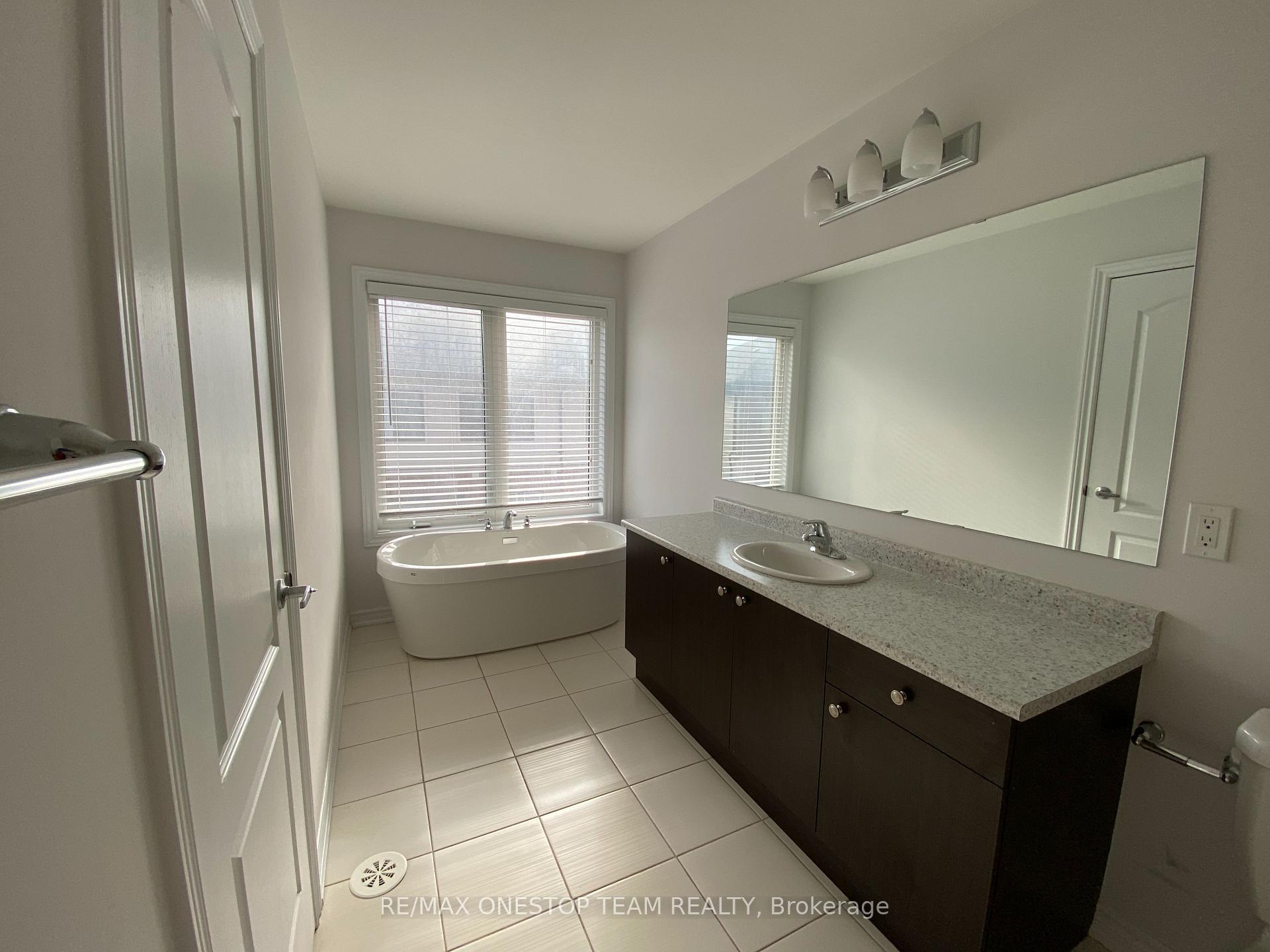 Photo 15 of 374 Wheat Boom Drive, Oakville, Joshua Meadows — HOMEH