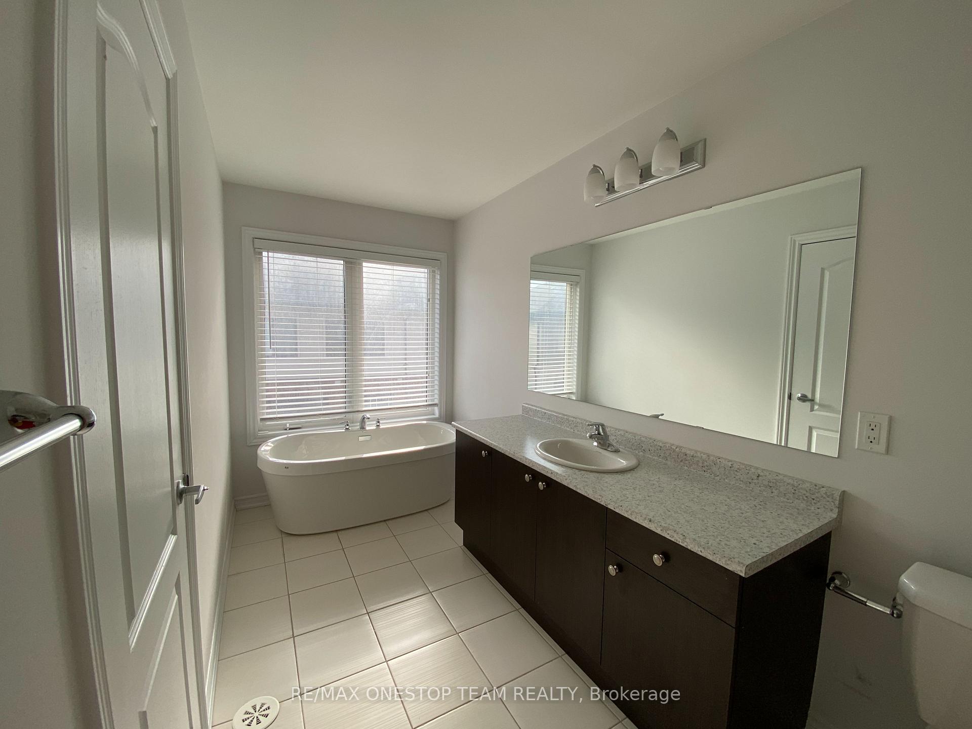 Photo 17 of 374 Wheat Boom Drive, Oakville, Joshua Meadows — HOMEH
