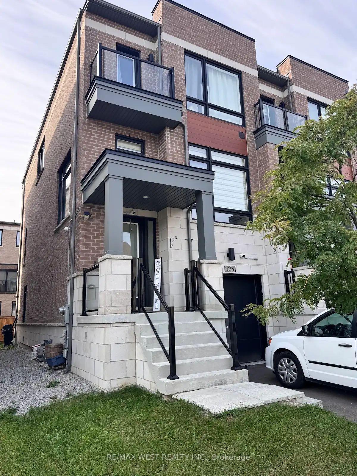 Photo 2 of 125 Farooq Boulevard, Vaughan, Vellore Village — HOMEH