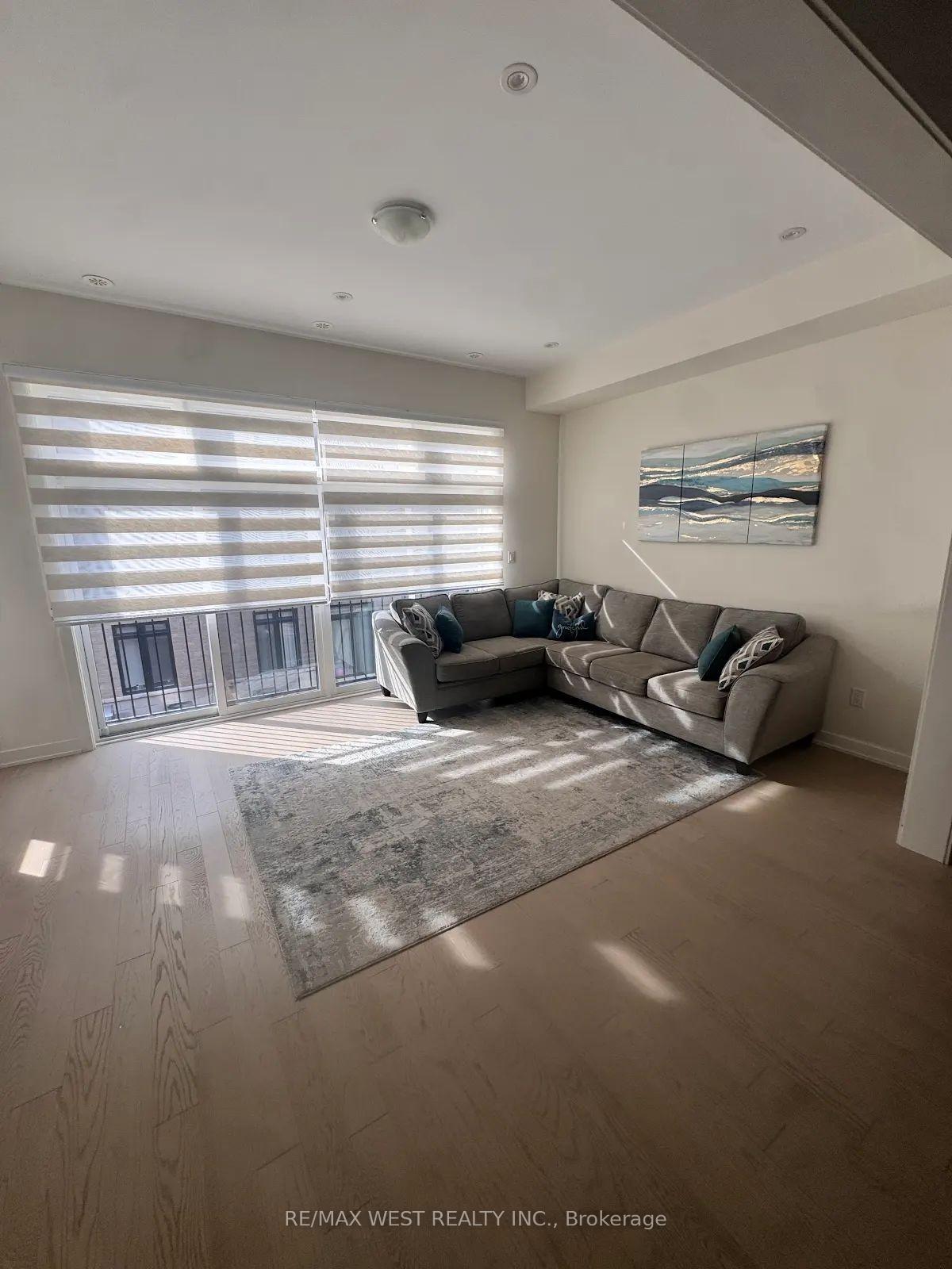 Photo 7 of 125 Farooq Boulevard, Vaughan, Vellore Village — HOMEH