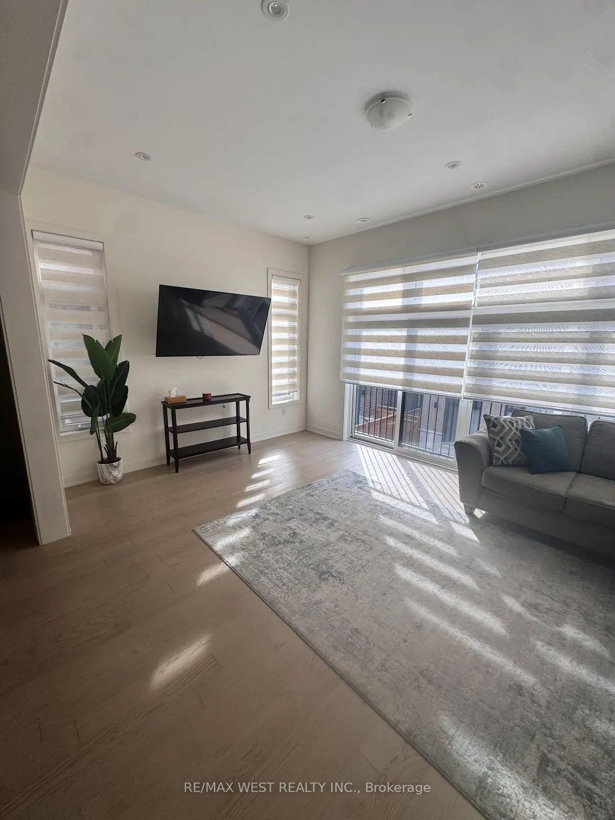 Photo 8 of 125 Farooq Boulevard, Vaughan, Vellore Village — HOMEH