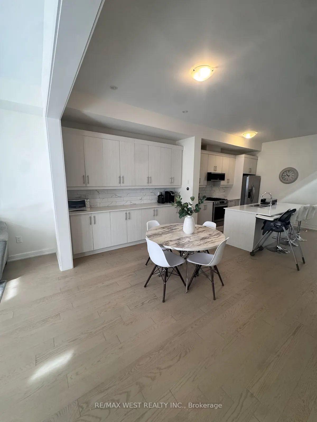 Photo 9 of 125 Farooq Boulevard, Vaughan, Vellore Village — HOMEH
