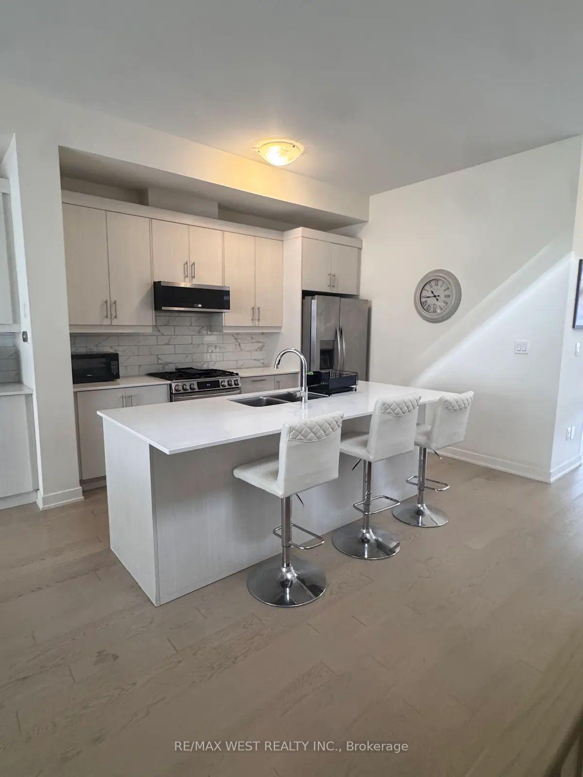 Photo 10 of 125 Farooq Boulevard, Vaughan, Vellore Village — HOMEH