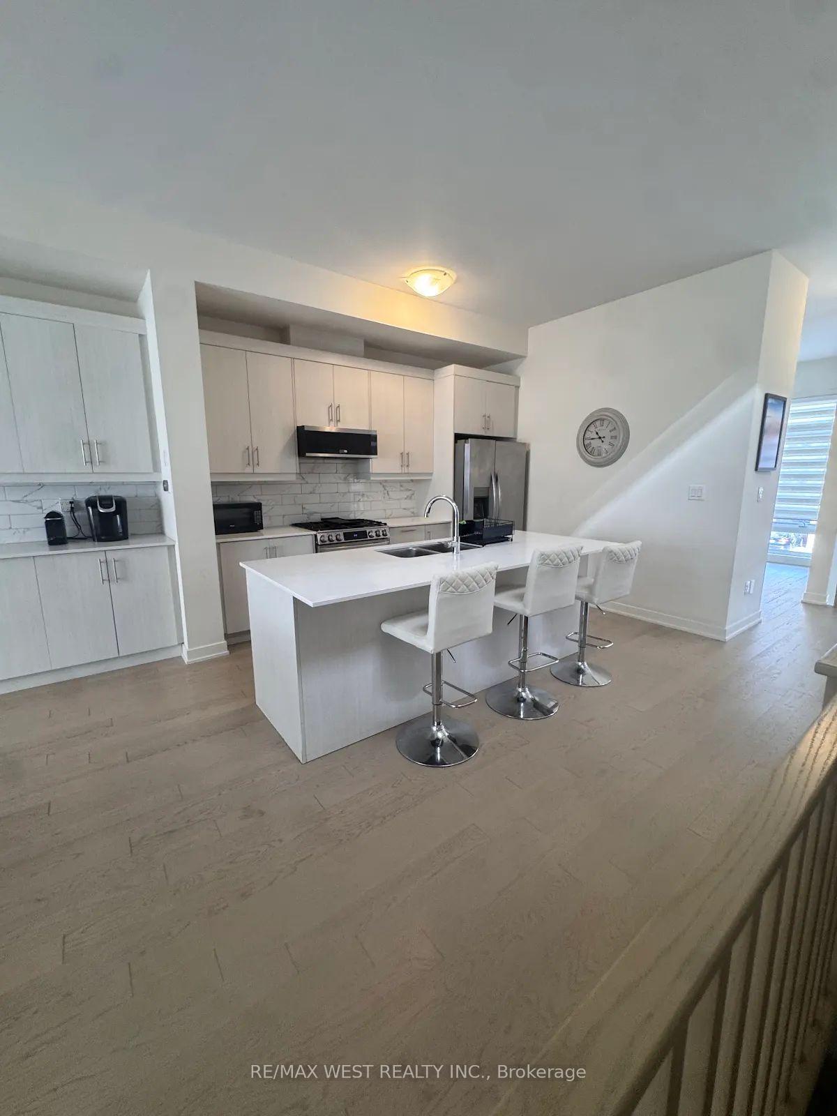Photo 11 of 125 Farooq Boulevard, Vaughan, Vellore Village — HOMEH