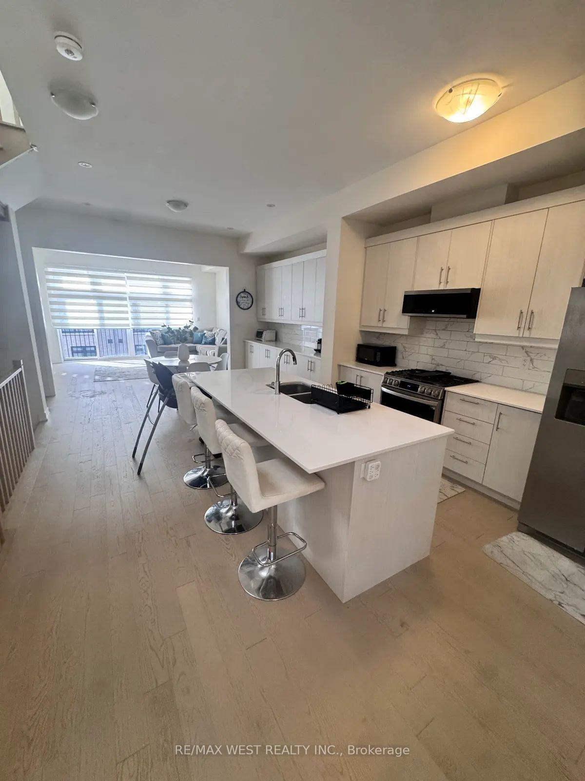 Photo 12 of 125 Farooq Boulevard, Vaughan, Vellore Village — HOMEH