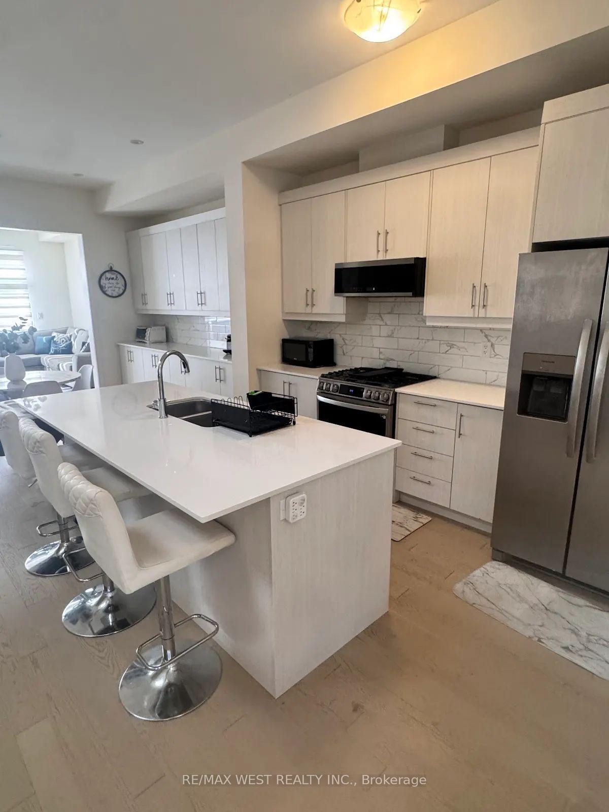 Photo 13 of 125 Farooq Boulevard, Vaughan, Vellore Village — HOMEH