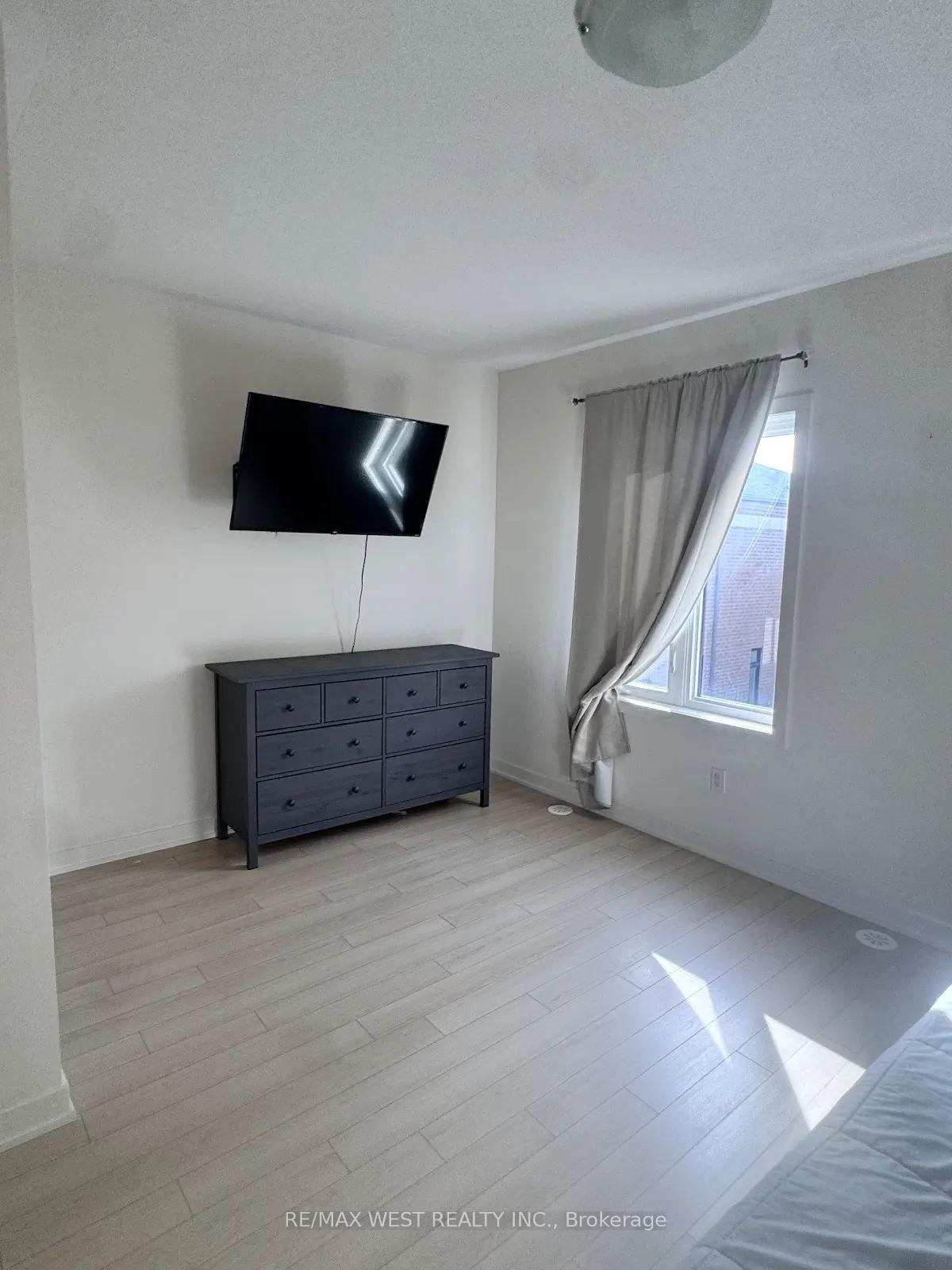 Photo 19 of 125 Farooq Boulevard, Vaughan, Vellore Village — HOMEH