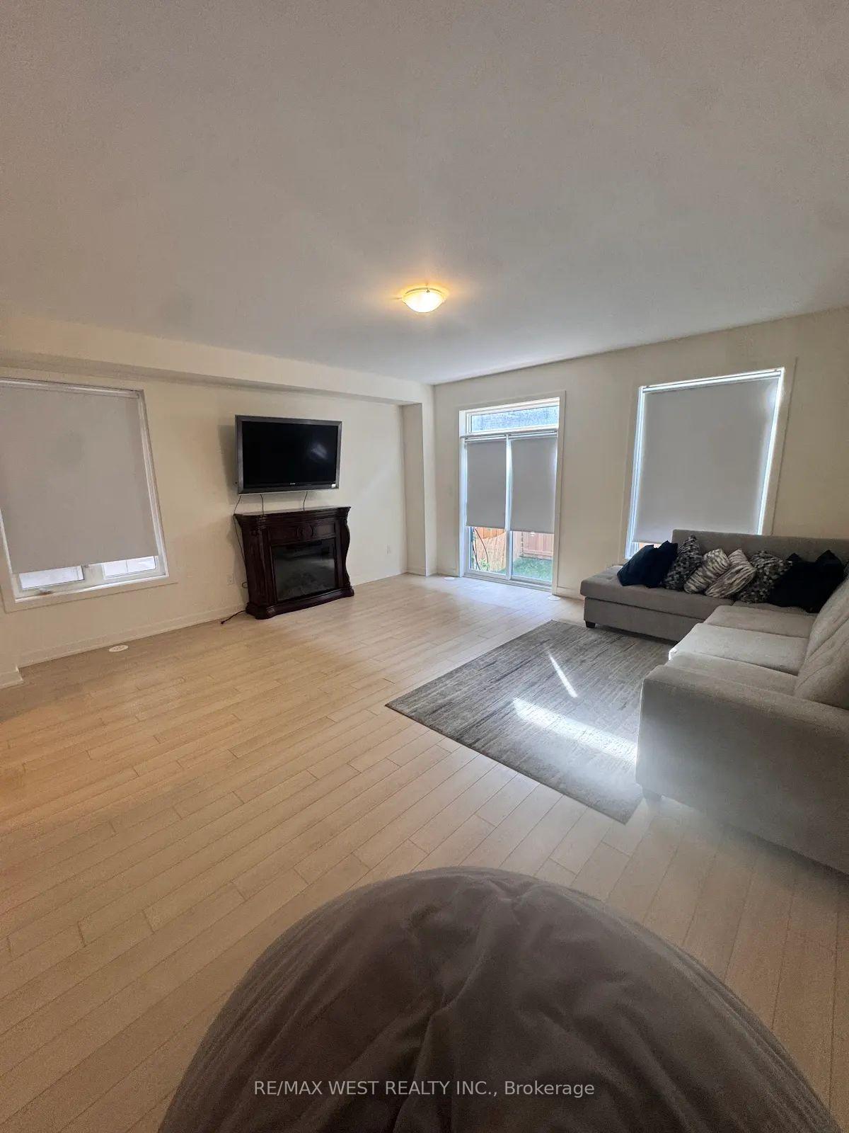 Photo 21 of 125 Farooq Boulevard, Vaughan, Vellore Village — HOMEH
