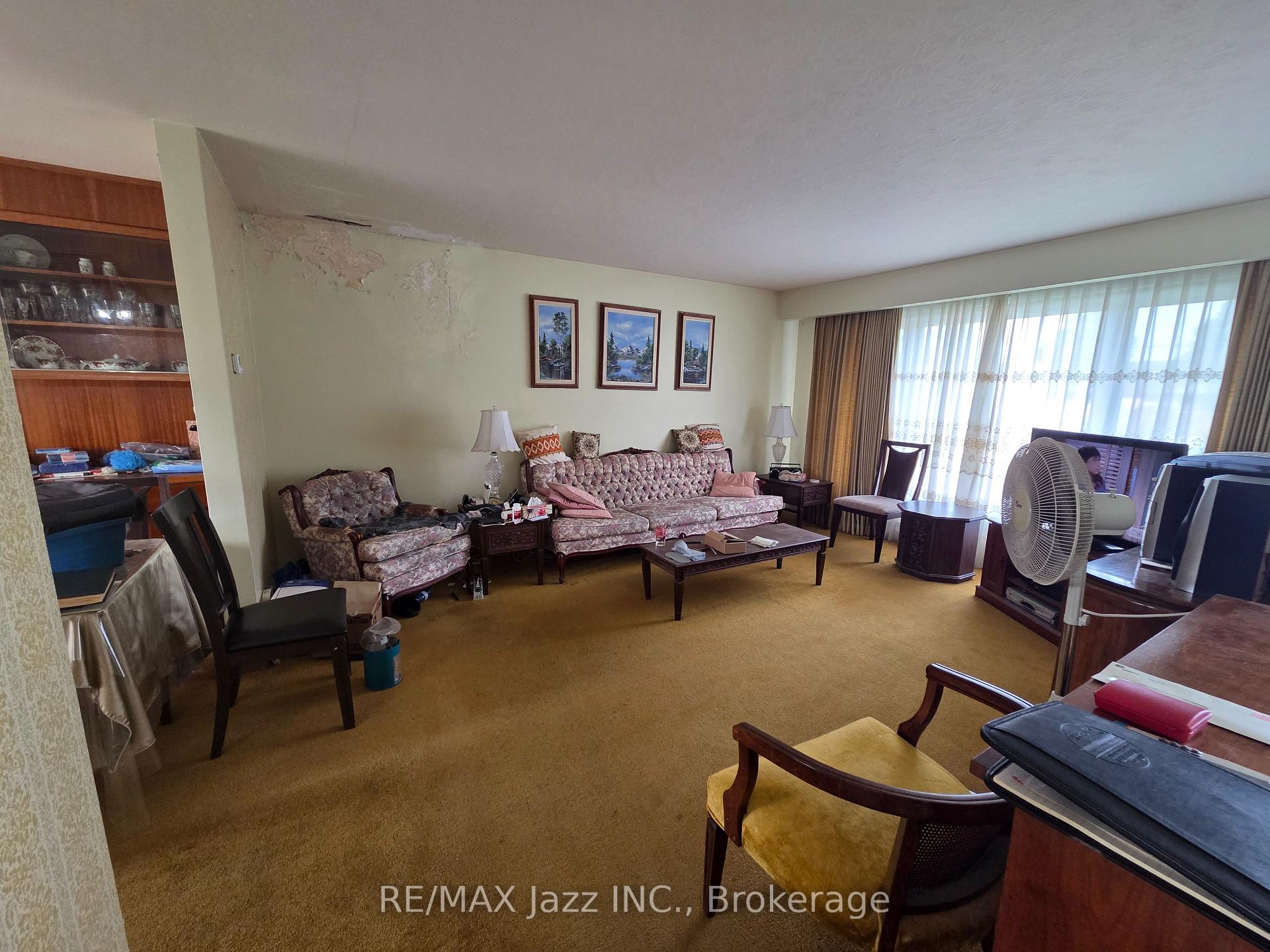 Photo 4 of 302 Poplar Street, Oshawa, Donevan — HOMEH