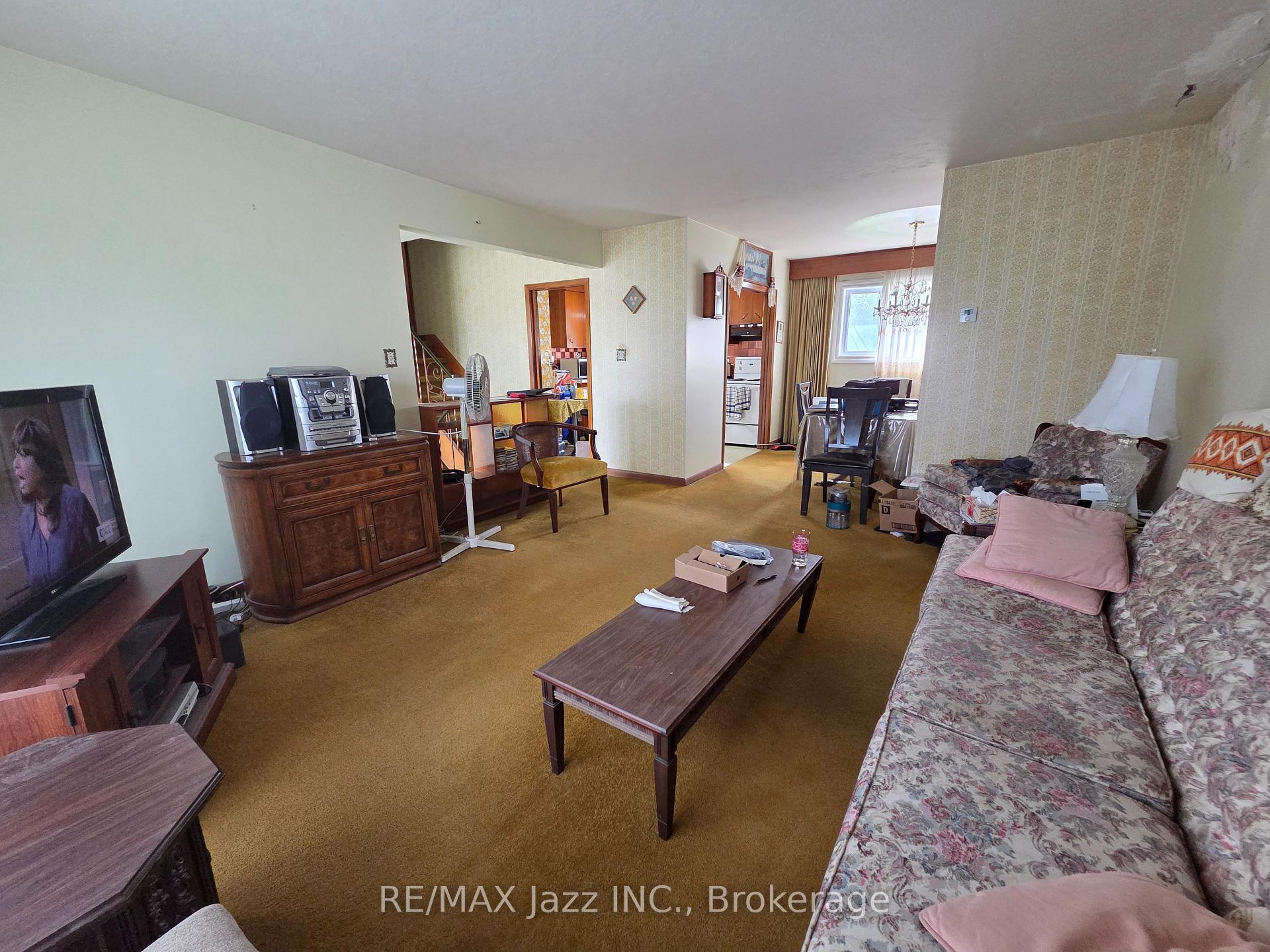 Photo 5 of 302 Poplar Street, Oshawa, Donevan — HOMEH