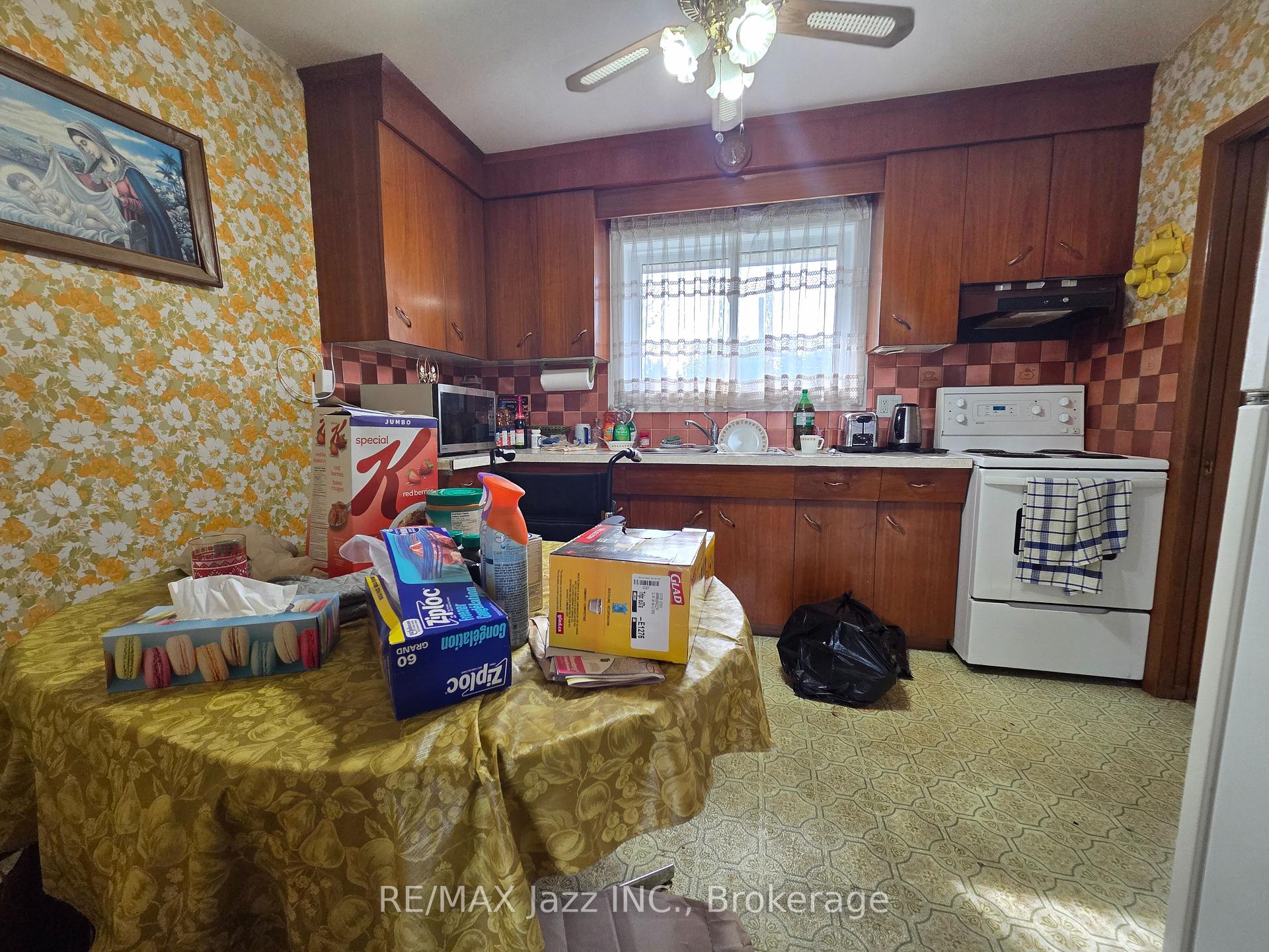 Photo 7 of 302 Poplar Street, Oshawa, Donevan — HOMEH