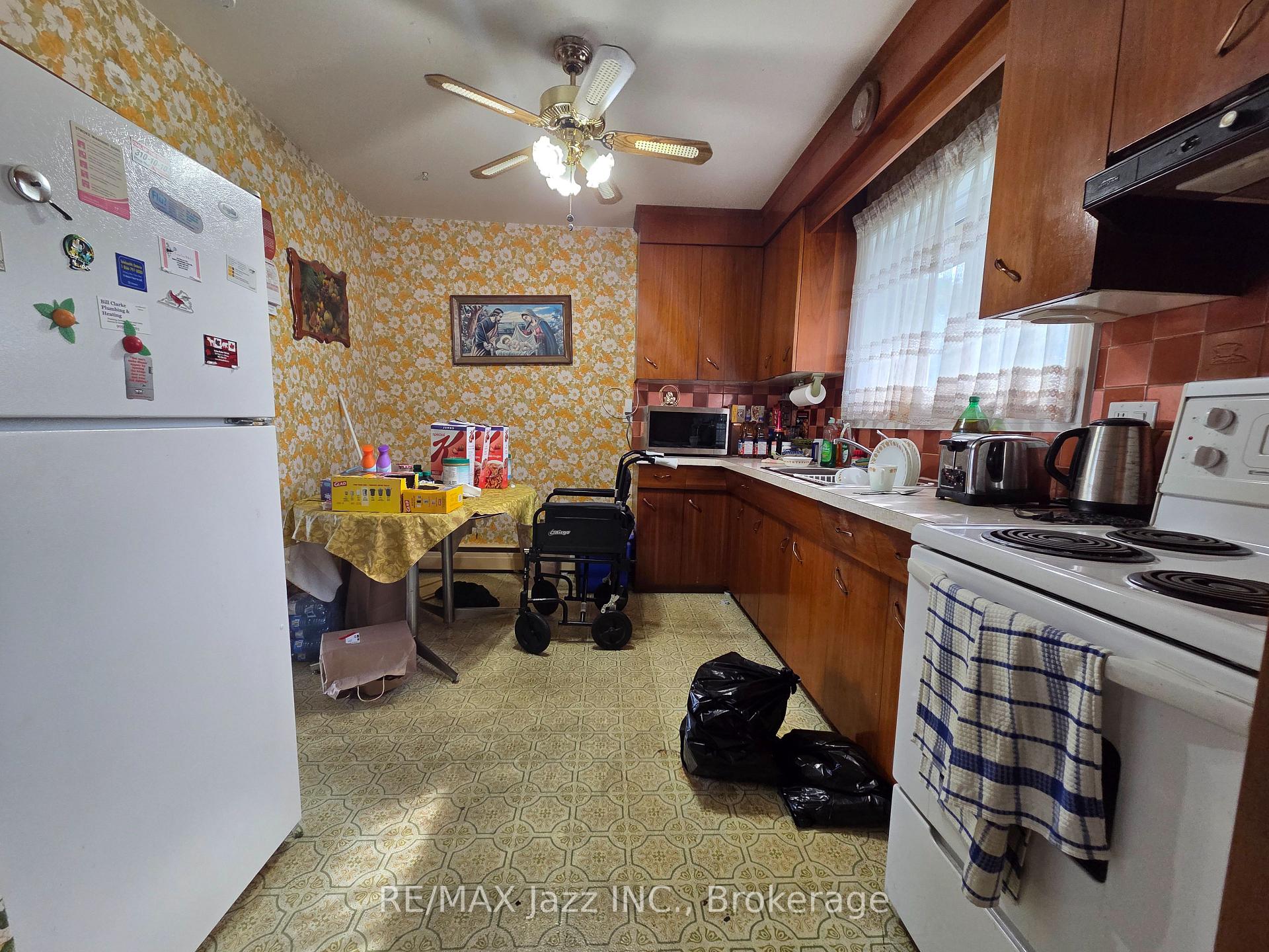 Photo 8 of 302 Poplar Street, Oshawa, Donevan — HOMEH