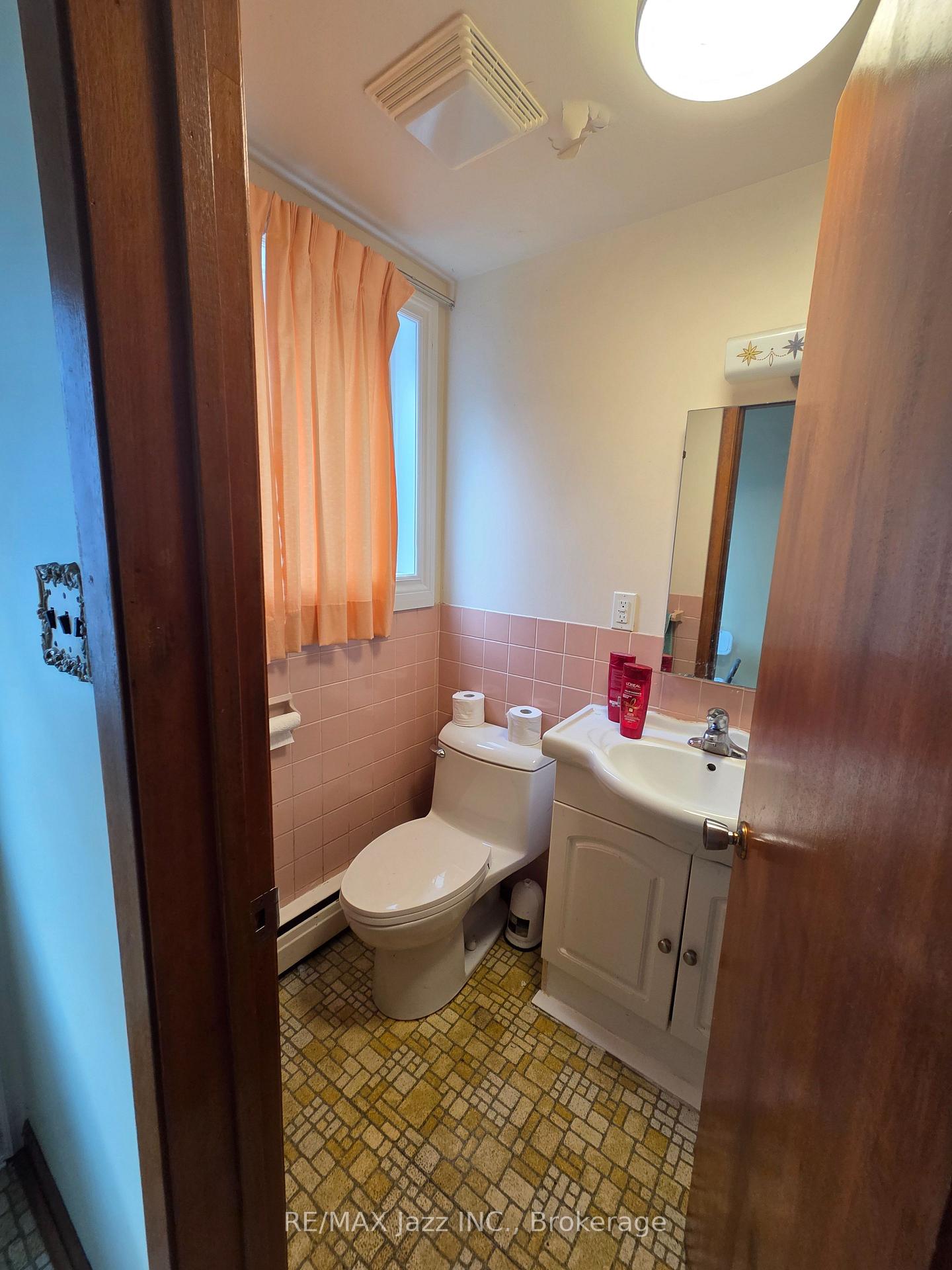 Photo 16 of 302 Poplar Street, Oshawa, Donevan — HOMEH