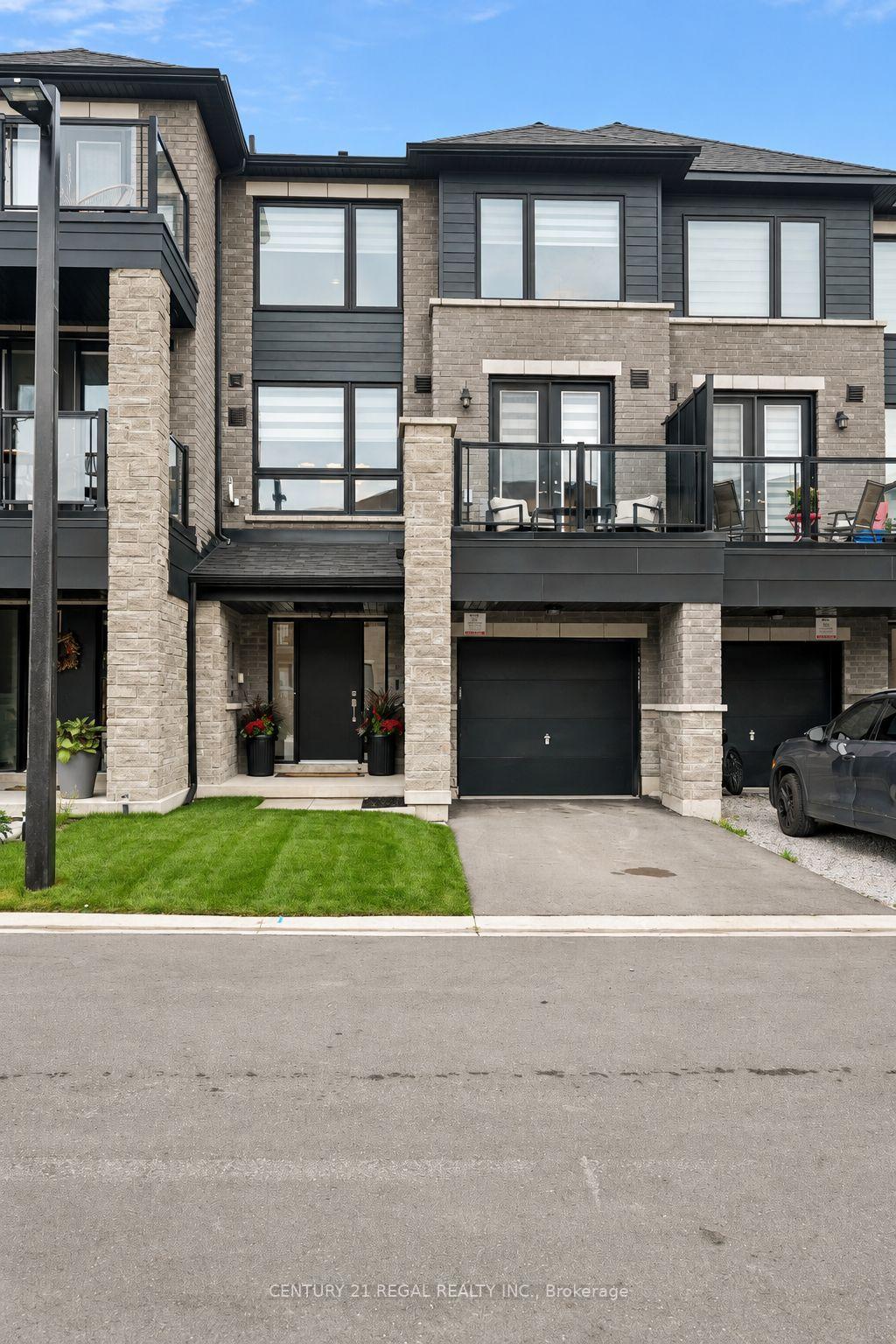 Photo 2 of 28 Spry Lane, Barrie, Innis-Shore — HOMEH