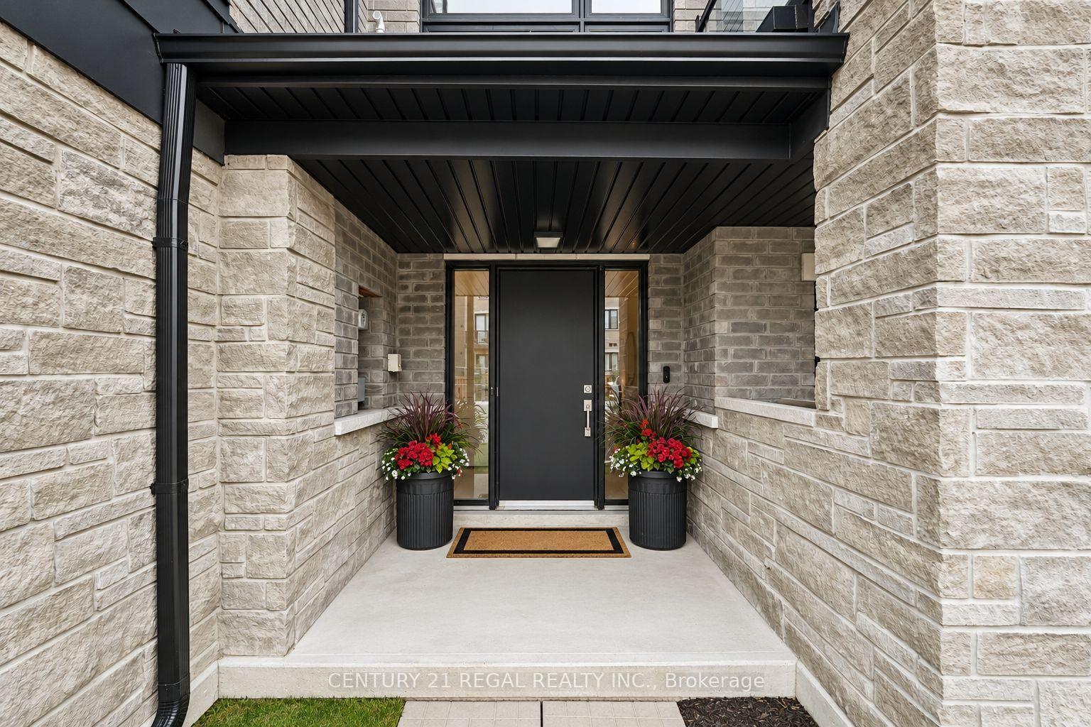 Photo 3 of 28 Spry Lane, Barrie, Innis-Shore — HOMEH