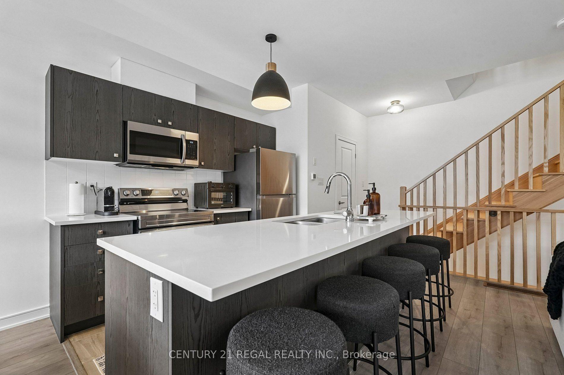 Photo 7 of 28 Spry Lane, Barrie, Innis-Shore — HOMEH