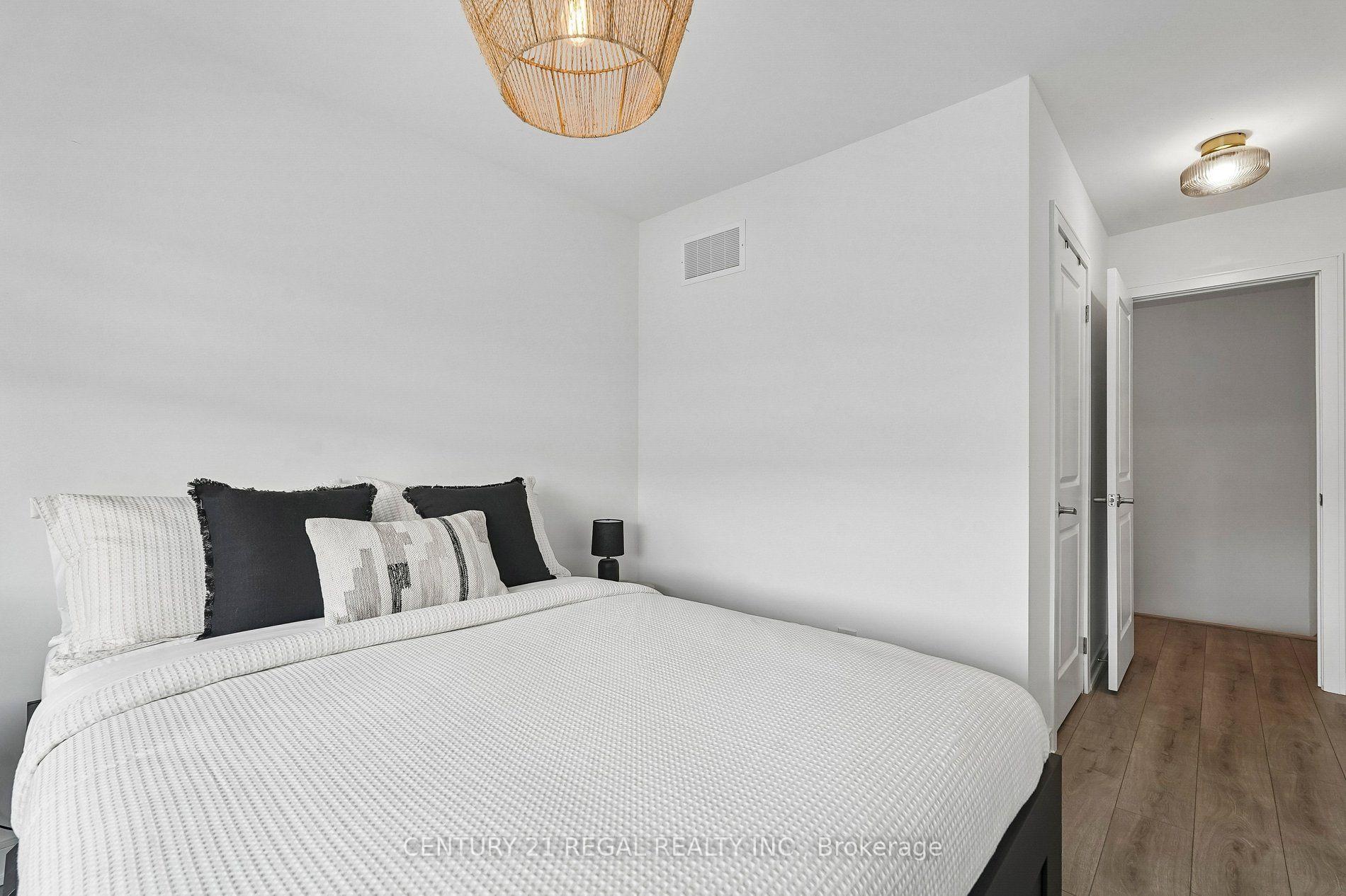 Photo 12 of 28 Spry Lane, Barrie, Innis-Shore — HOMEH
