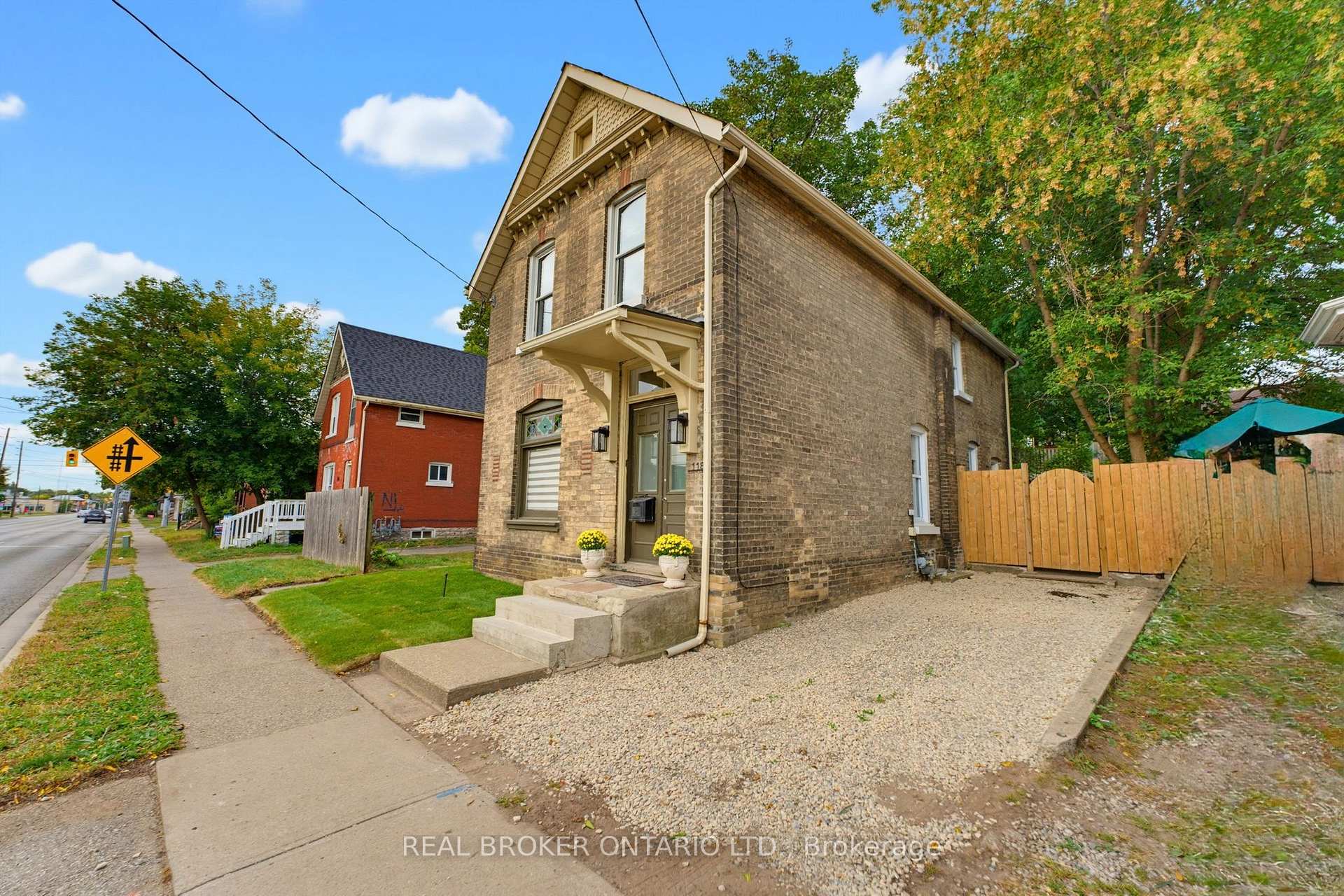 Photo 2 of 118 Clarence Street, Brantford, Downtown Core — HOMEH