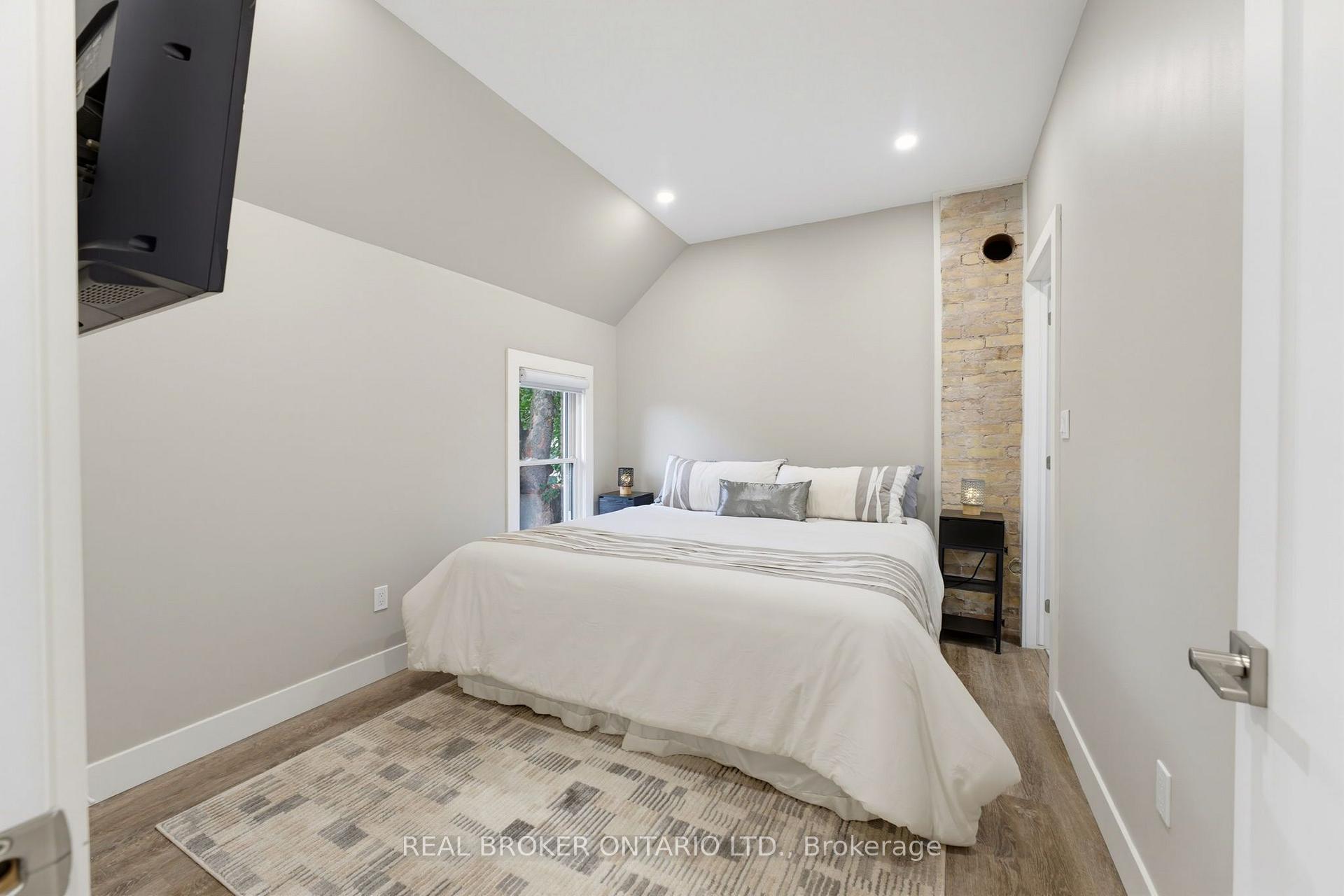 Photo 14 of 118 Clarence Street, Brantford, Downtown Core — HOMEH