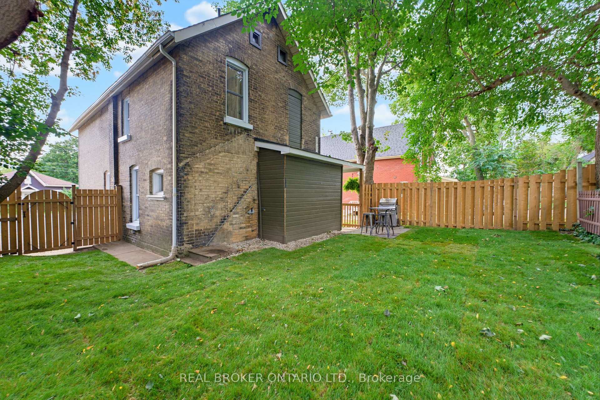 Photo 22 of 118 Clarence Street, Brantford, Downtown Core — HOMEH